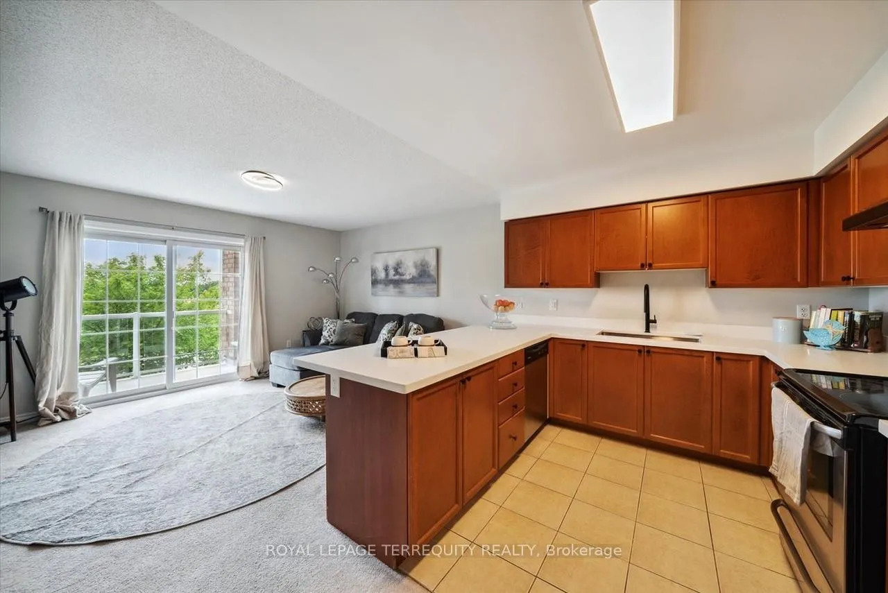 Photo 2 of Unit 12, 137 Sydenham Wells, Barrie, Georgian Drive — HOMEH