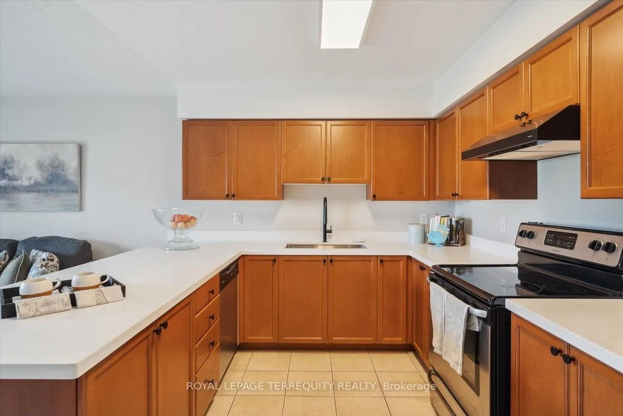 Photo 3 of Unit 12, 137 Sydenham Wells, Barrie, Georgian Drive — HOMEH