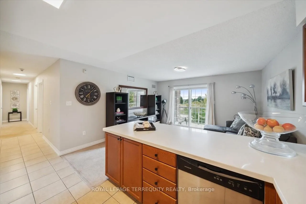 Photo 4 of Unit 12, 137 Sydenham Wells, Barrie, Georgian Drive — HOMEH