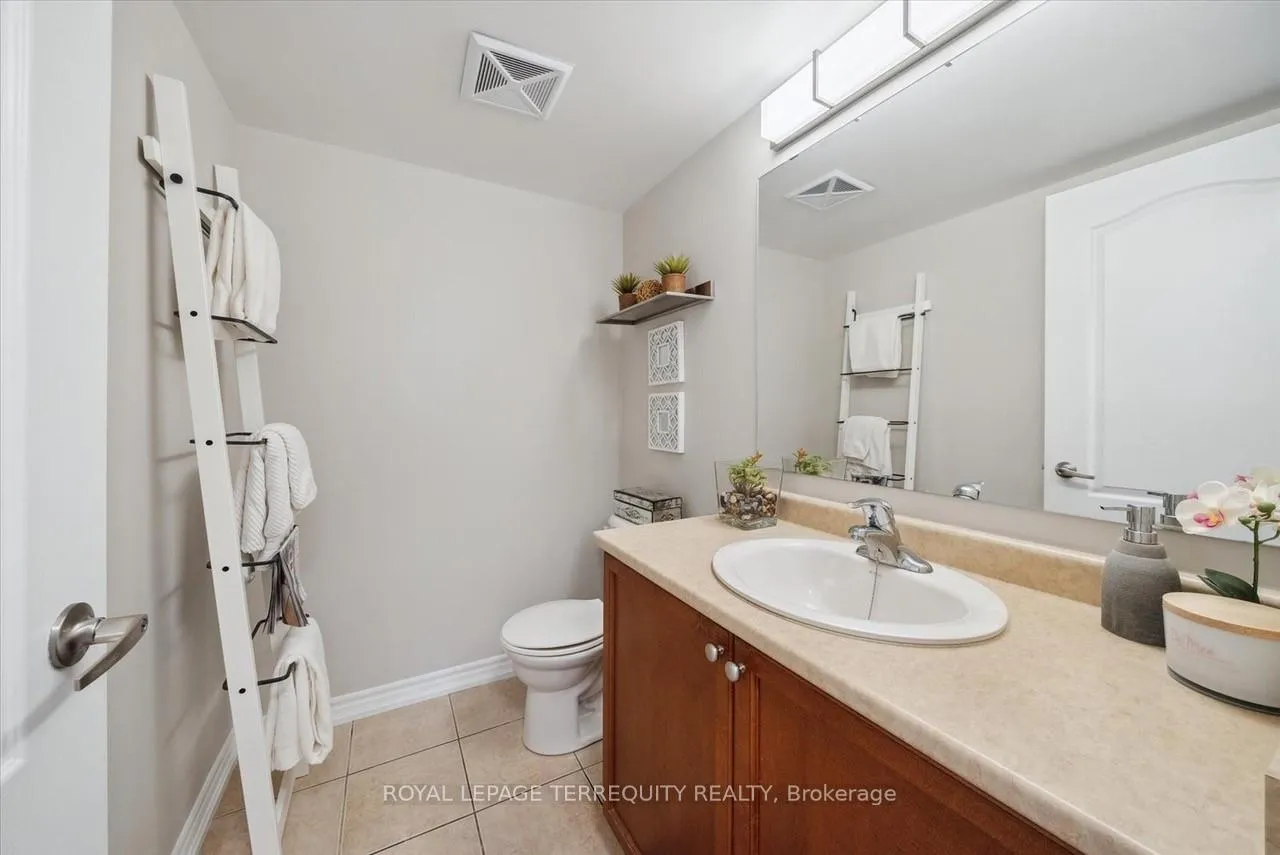 Photo 10 of Unit 12, 137 Sydenham Wells, Barrie, Georgian Drive — HOMEH