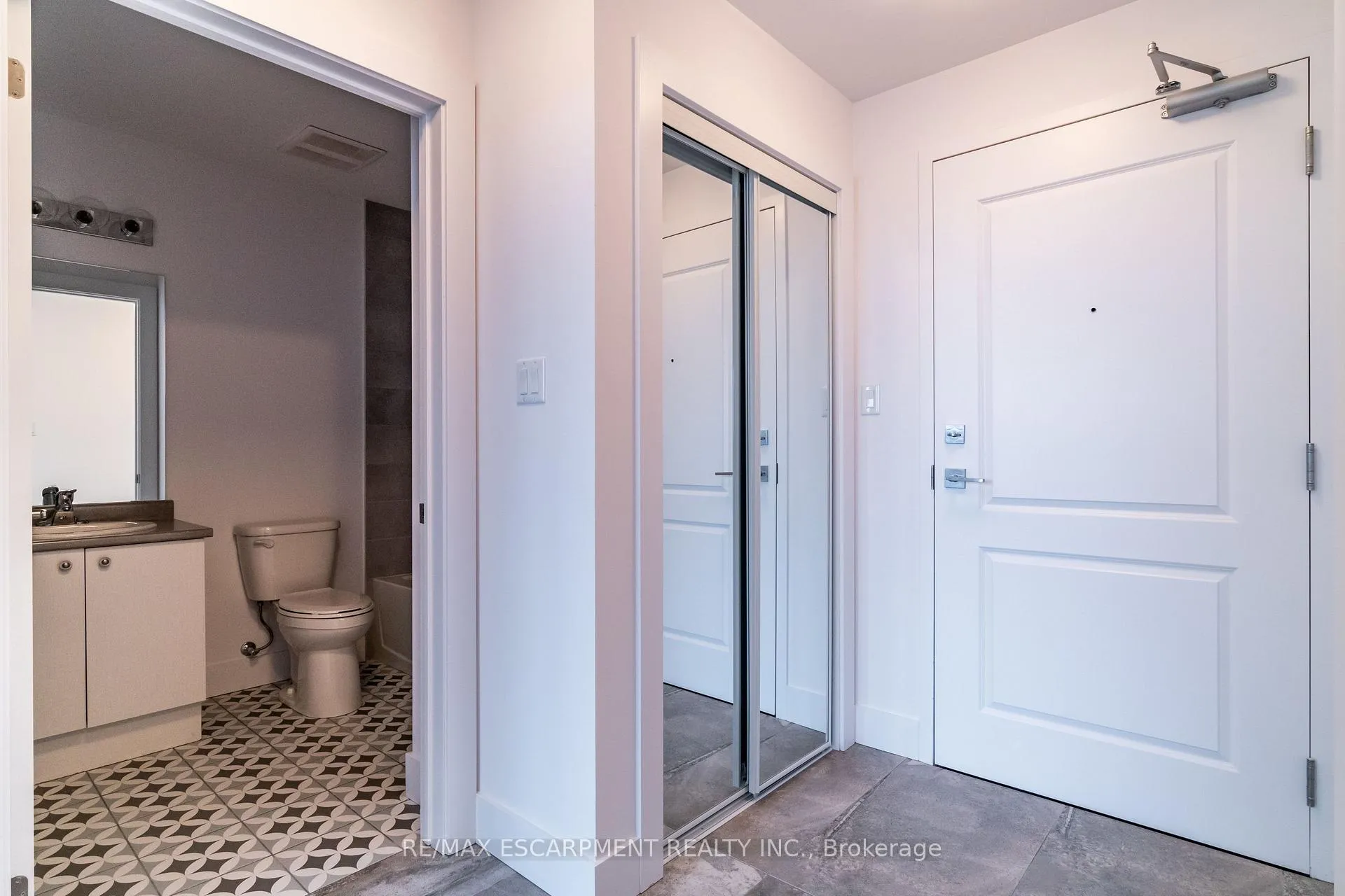 Photo 8 of Unit 523, 125 Shoreview Place, Hamilton, Stoney Creek — HOMEH