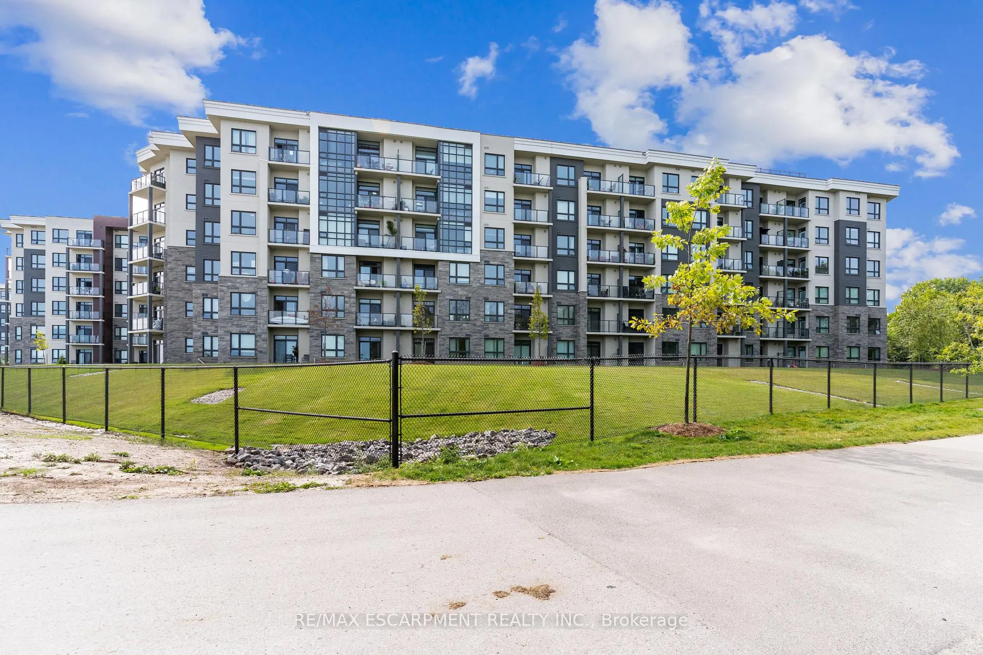 Photo 17 of Unit 523, 125 Shoreview Place, Hamilton, Stoney Creek — HOMEH