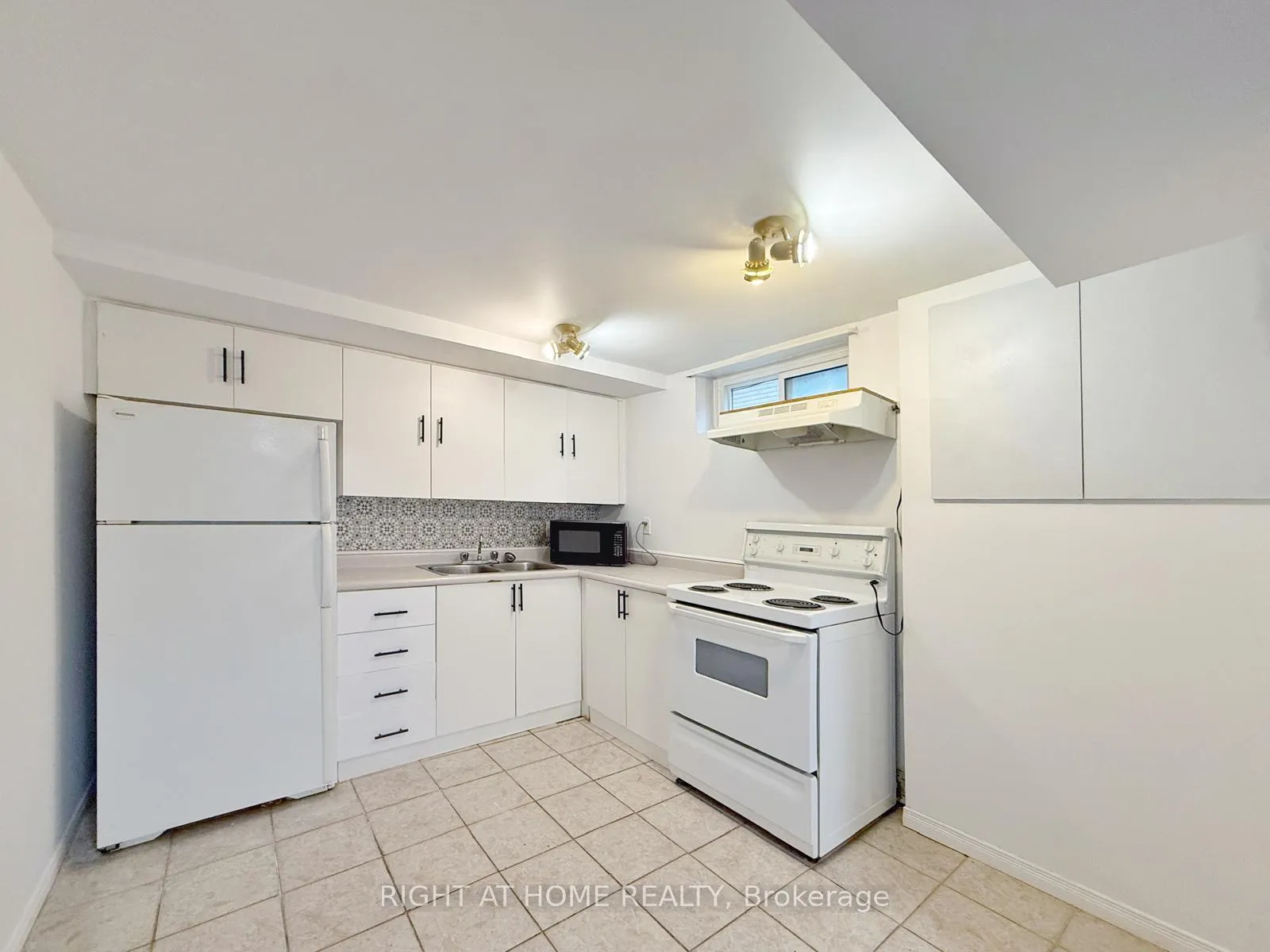 Photo 3 of Unit Lower Unit, 183 Rose Street, Barrie, City Centre — HOMEH