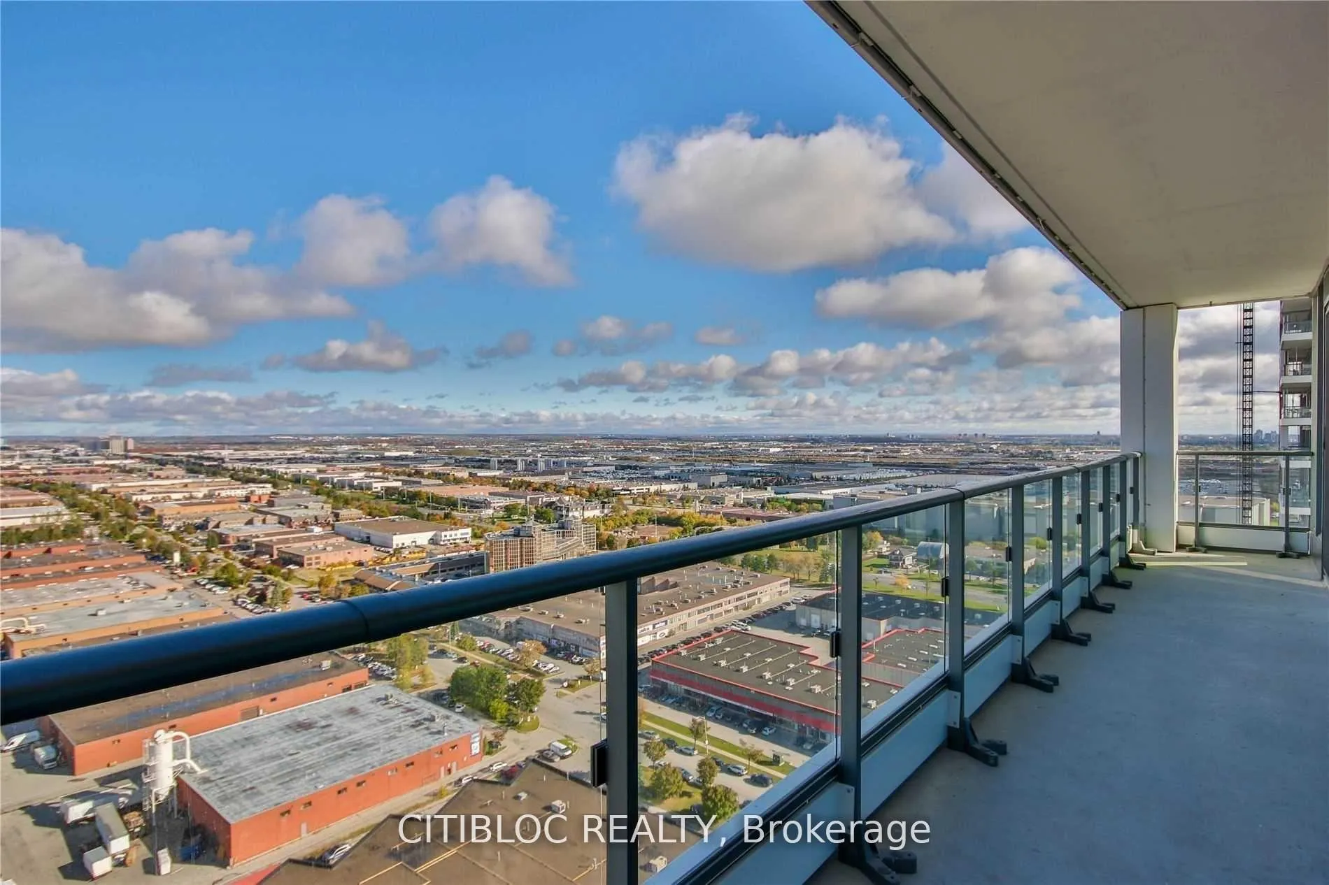 Photo 5 of Unit PH 2, 898 Portage Parkway, Vaughan, Concord — HOMEH