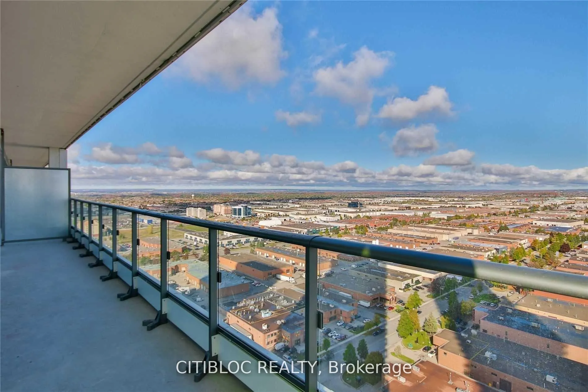 Photo 6 of Unit PH 2, 898 Portage Parkway, Vaughan, Concord — HOMEH