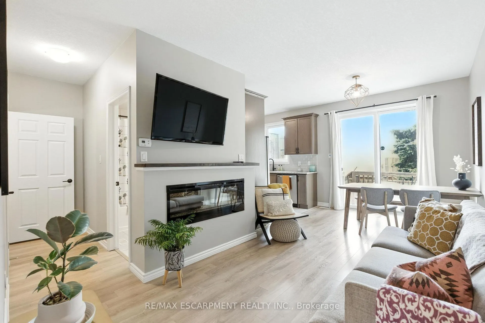 Photo 9 of Unit 46, 219 Dundas Street E, Hamilton, Waterdown — HOMEH
