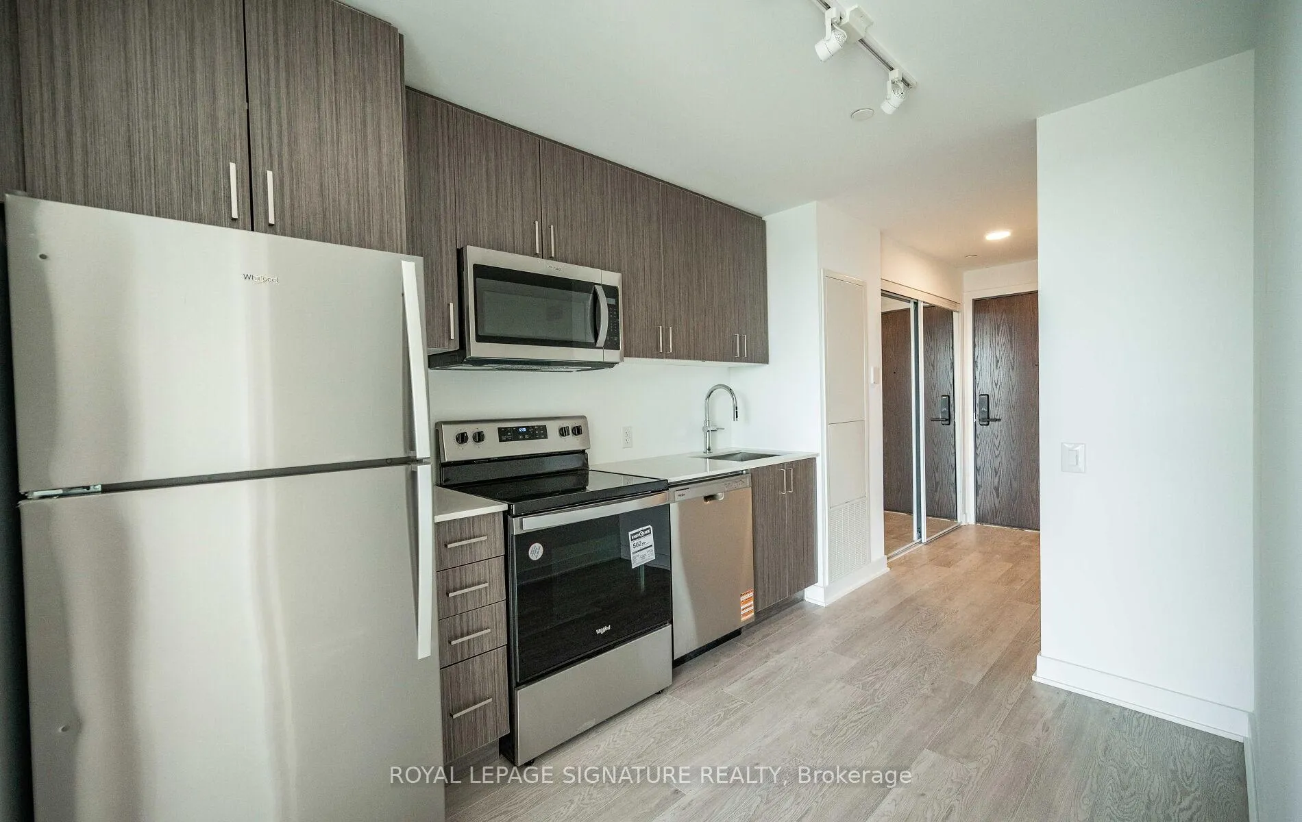 Photo 3 of Unit 1419, 2782 Barton Street E, Hamilton, Riverdale — HOMEH