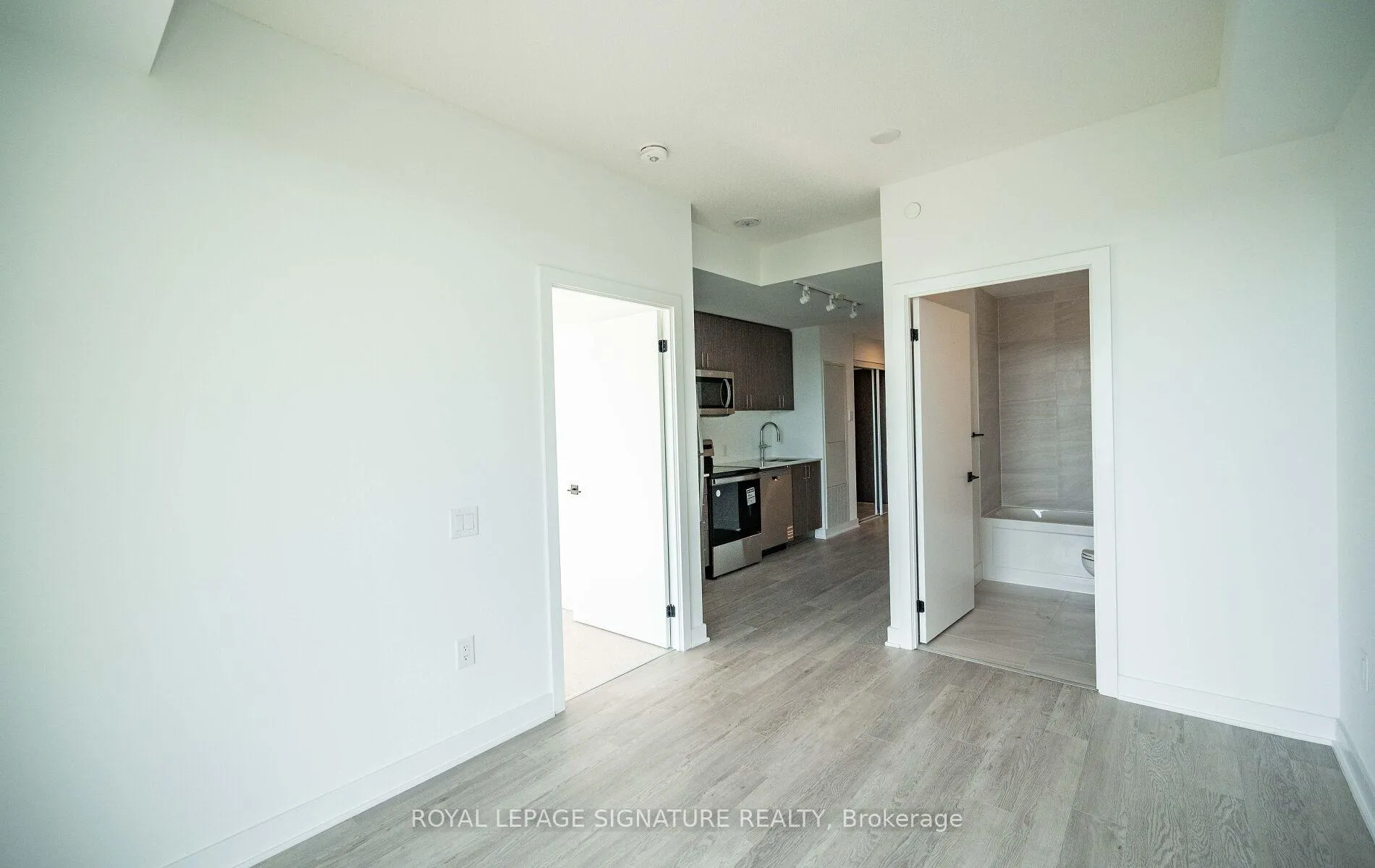 Photo 10 of Unit 1419, 2782 Barton Street E, Hamilton, Riverdale — HOMEH