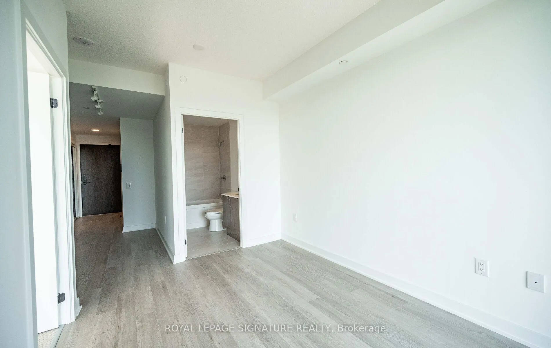 Photo 11 of Unit 1419, 2782 Barton Street E, Hamilton, Riverdale — HOMEH