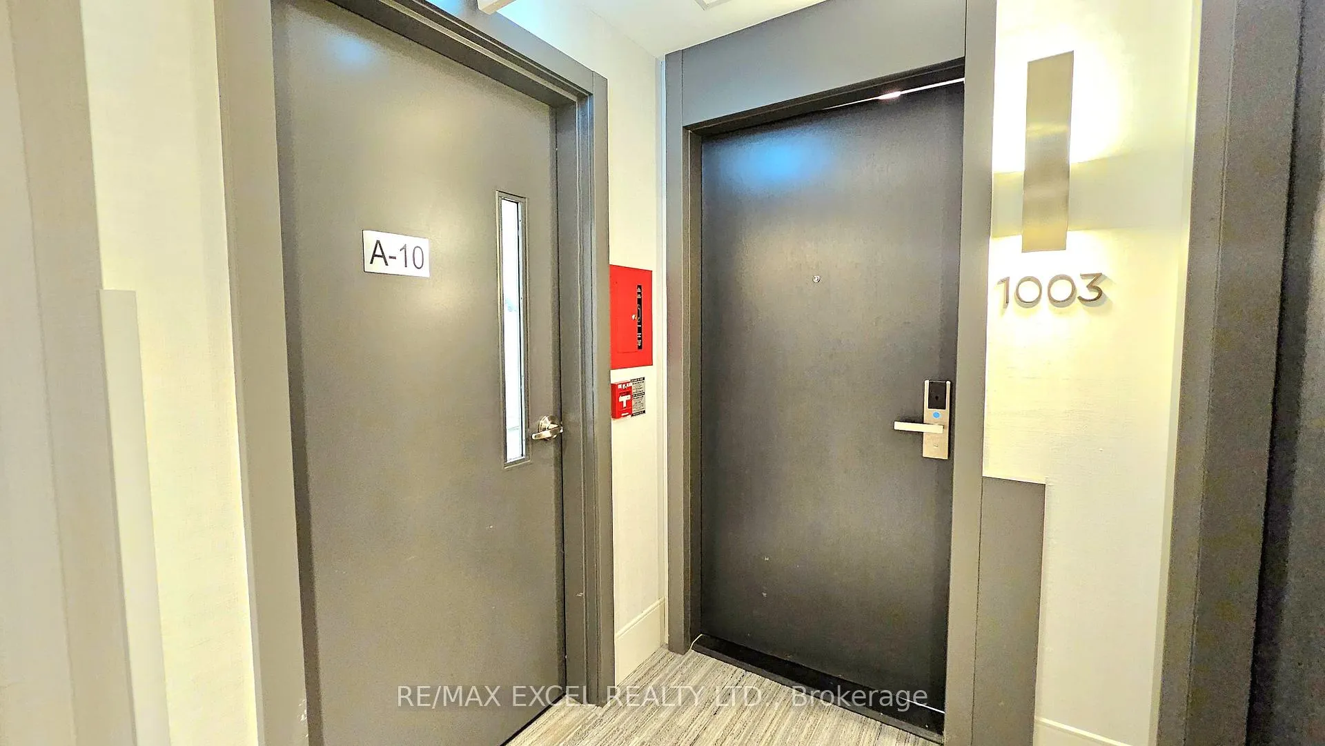 Photo 2 of Unit 1003, 8 Water Walk Drive, Markham, Unionville — HOMEH