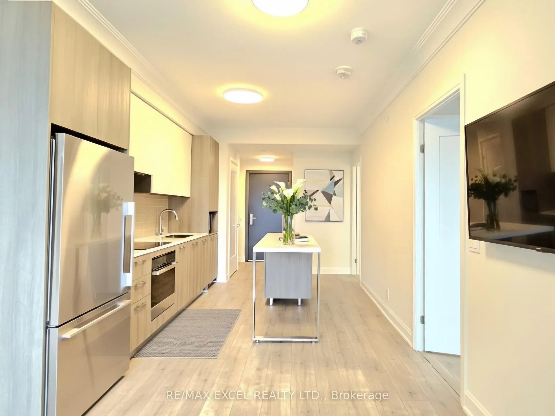 Photo 5 of Unit 1003, 8 Water Walk Drive, Markham, Unionville — HOMEH