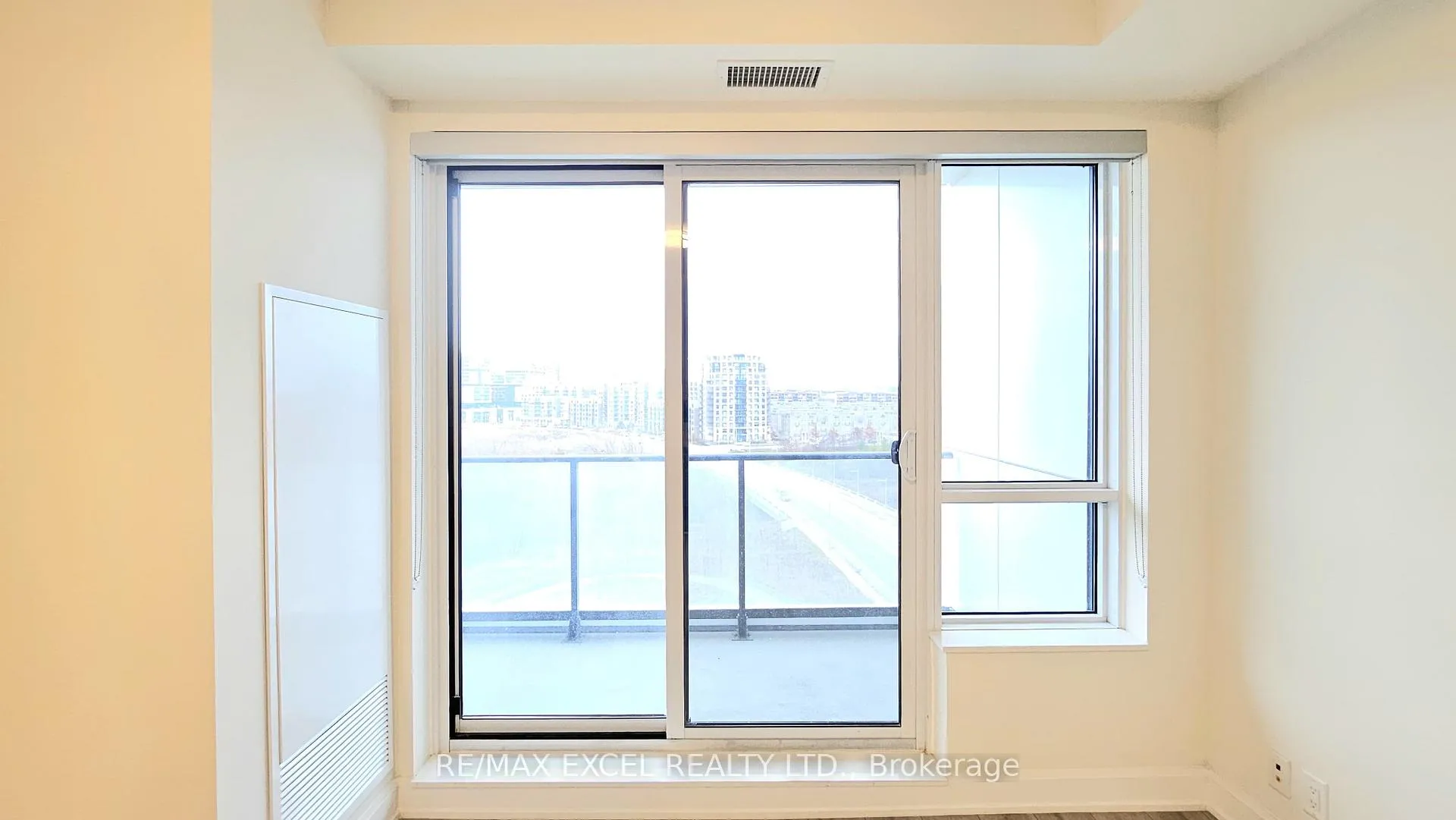 Photo 10 of Unit 1003, 8 Water Walk Drive, Markham, Unionville — HOMEH
