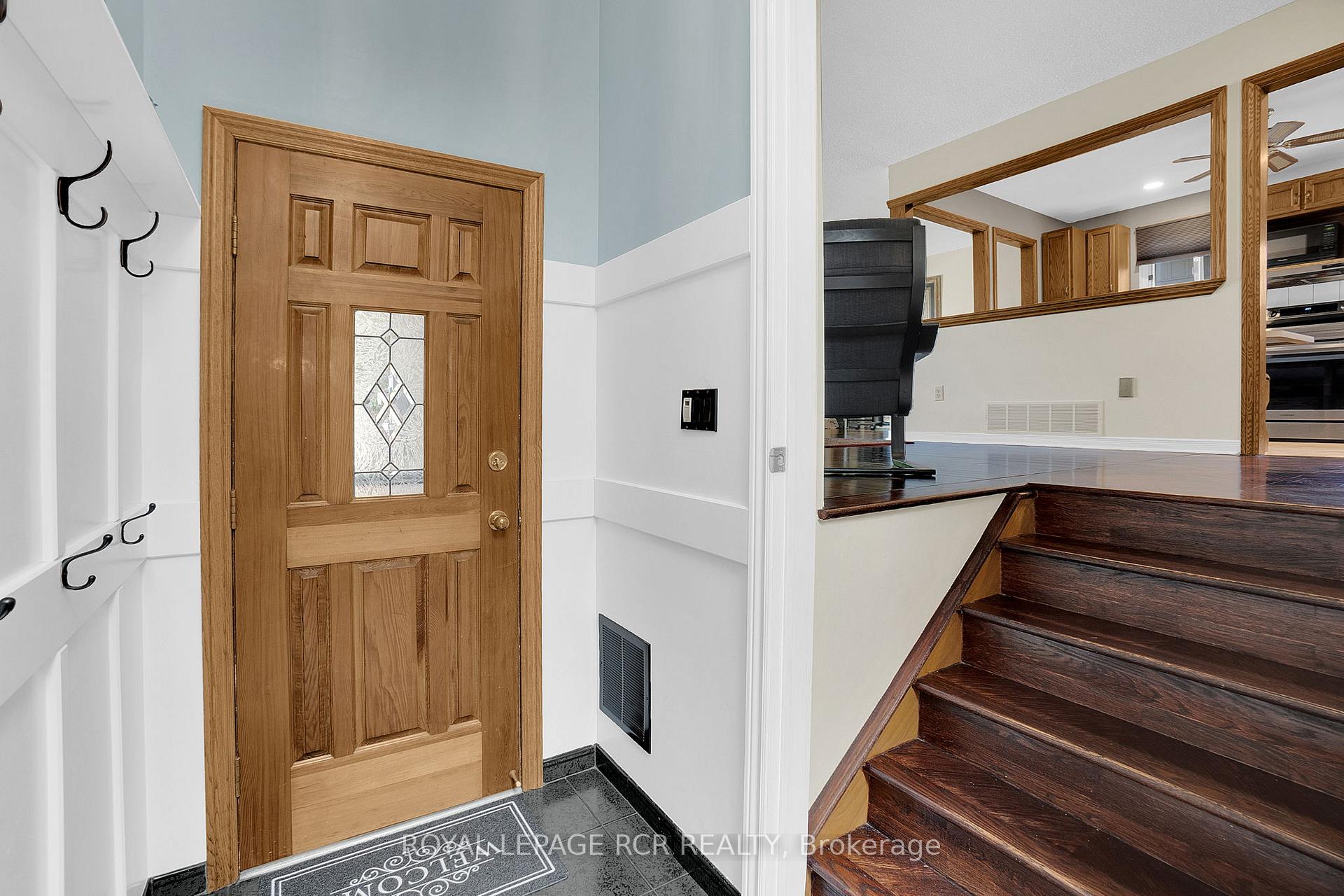 Photo 23 of 338 Marple Crescent, Caledon, Bolton North — HOMEH