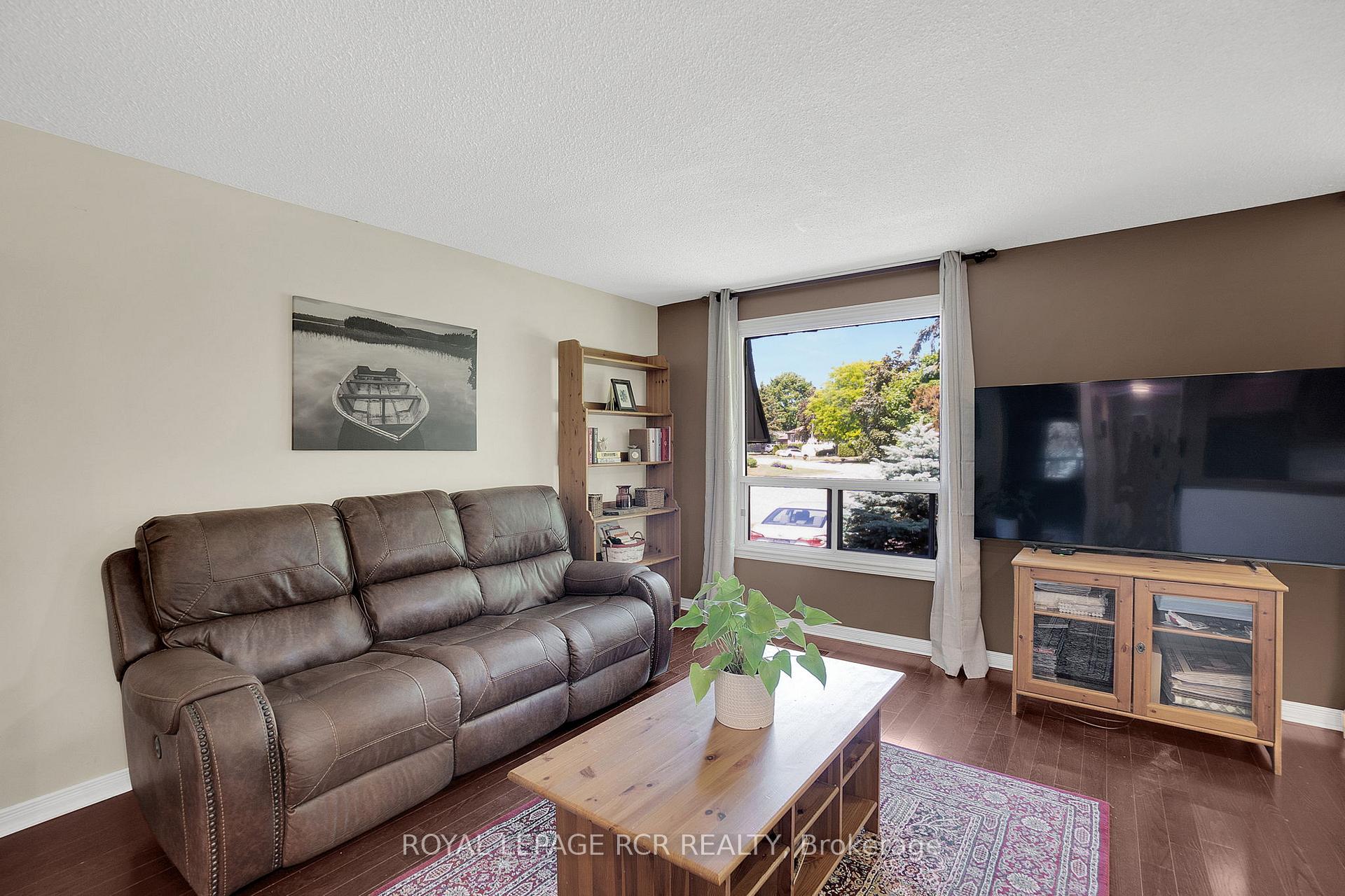 Photo 3 of 338 Marple Crescent, Caledon, Bolton North — HOMEH