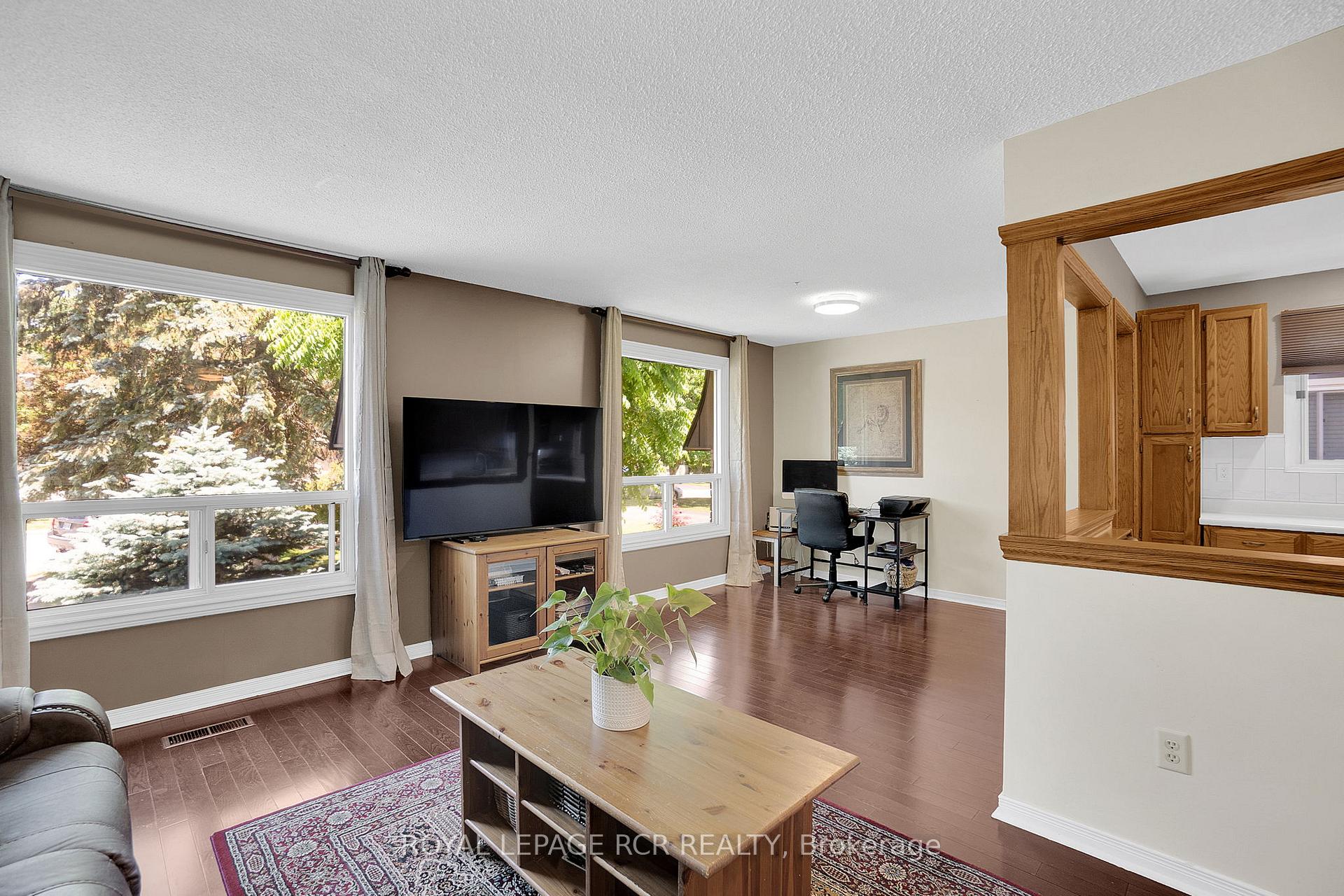 Photo 2 of 338 Marple Crescent, Caledon, Bolton North — HOMEH