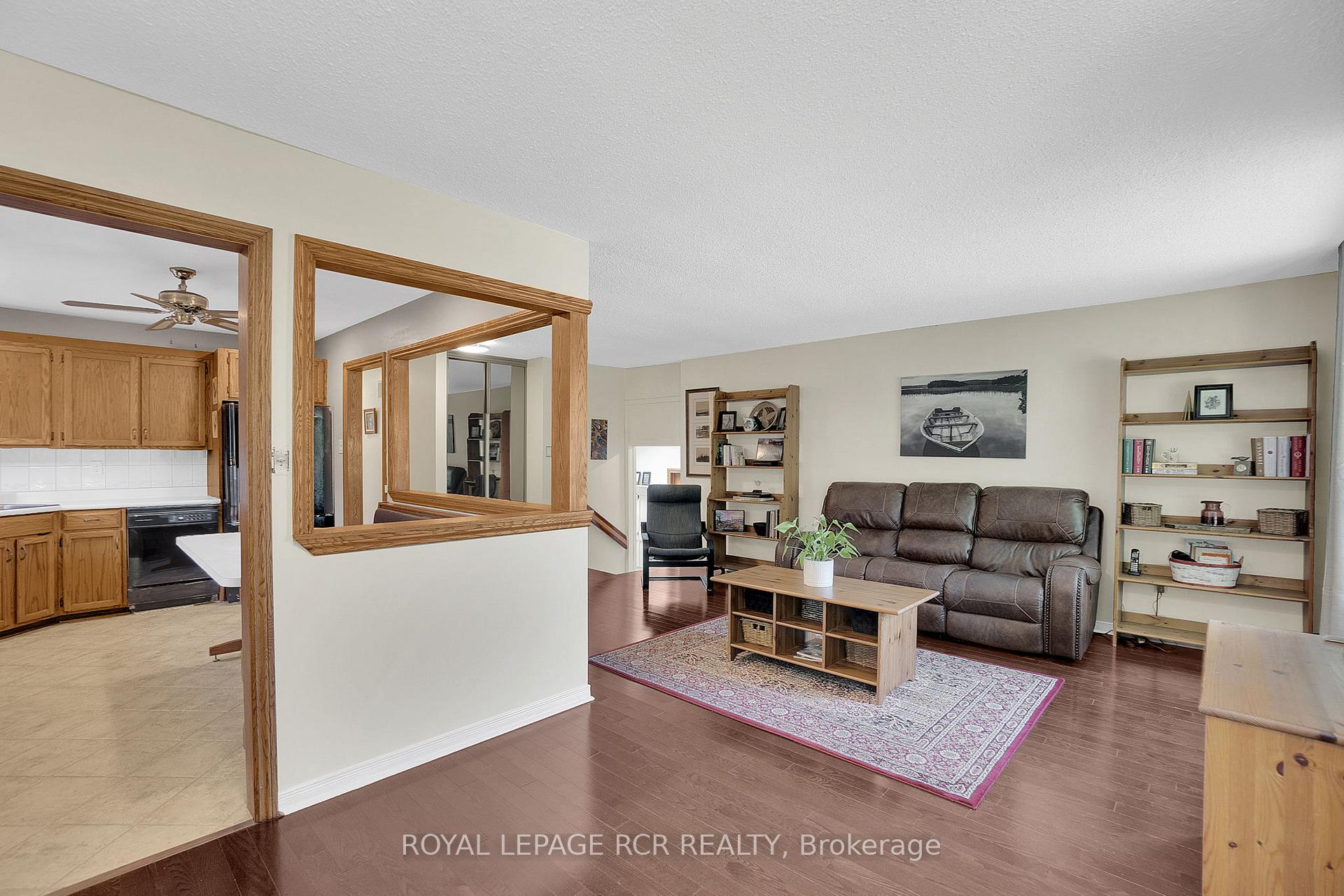 Photo 10 of 338 Marple Crescent, Caledon, Bolton North — HOMEH
