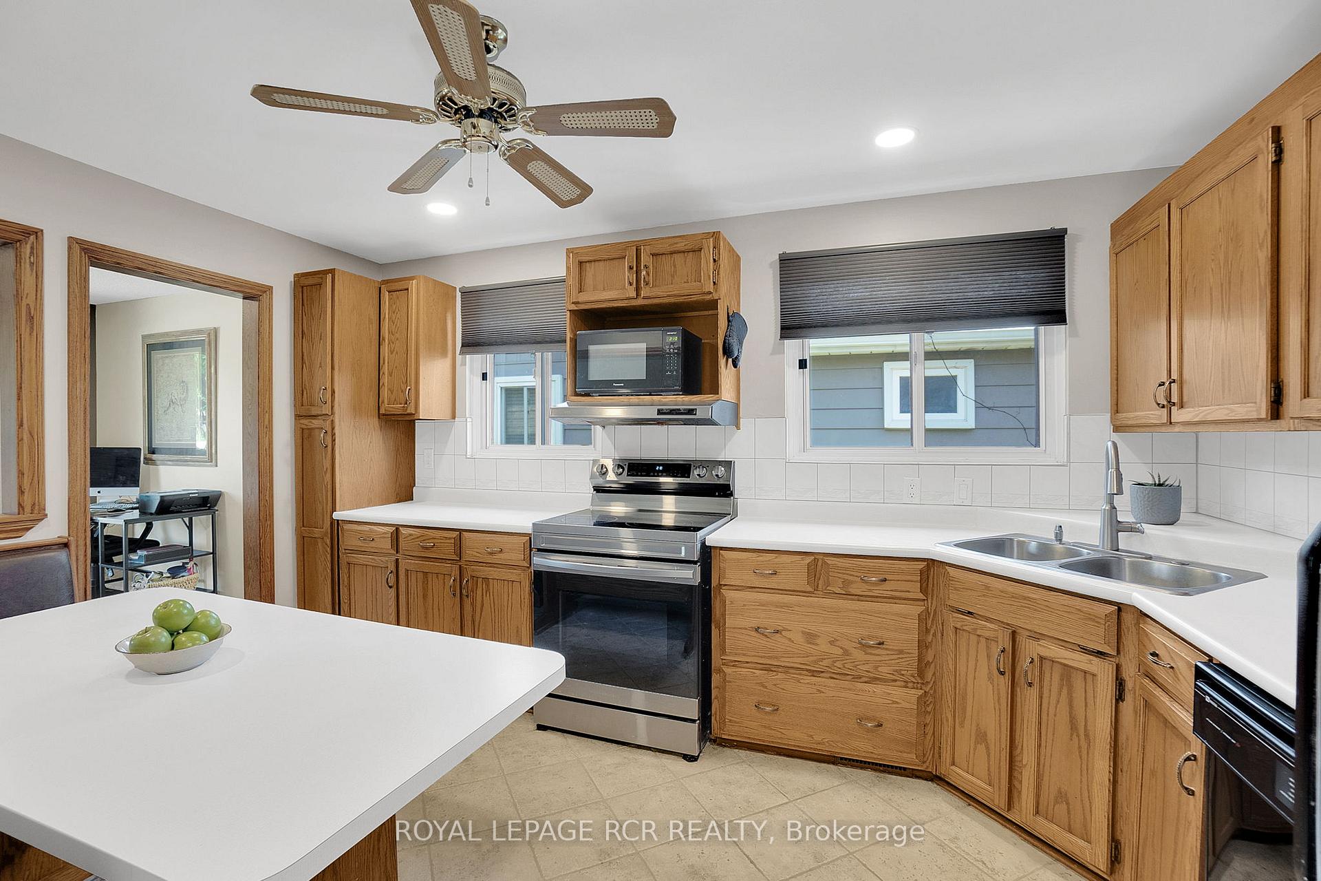 Photo 4 of 338 Marple Crescent, Caledon, Bolton North — HOMEH