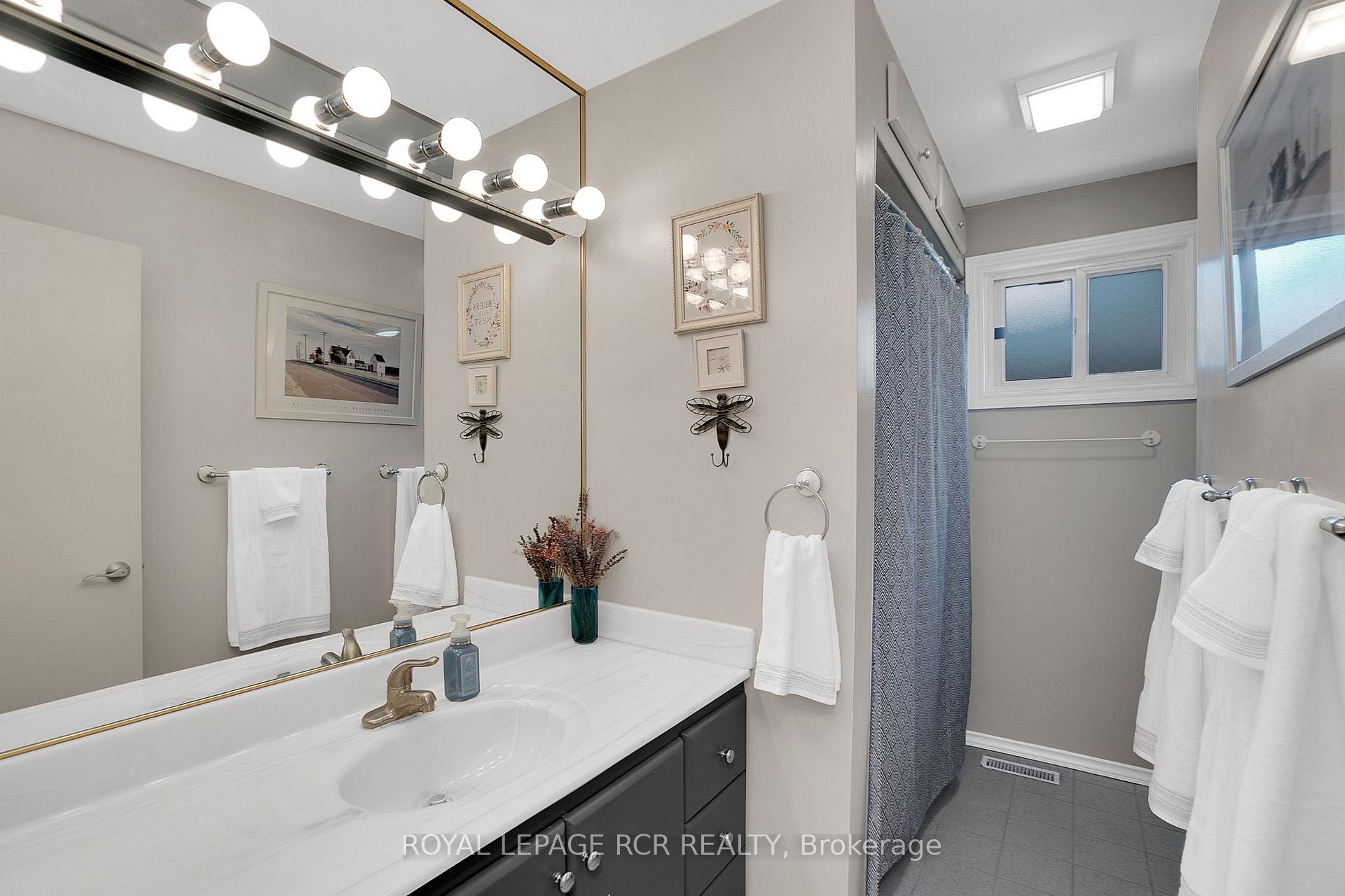Photo 6 of 338 Marple Crescent, Caledon, Bolton North — HOMEH