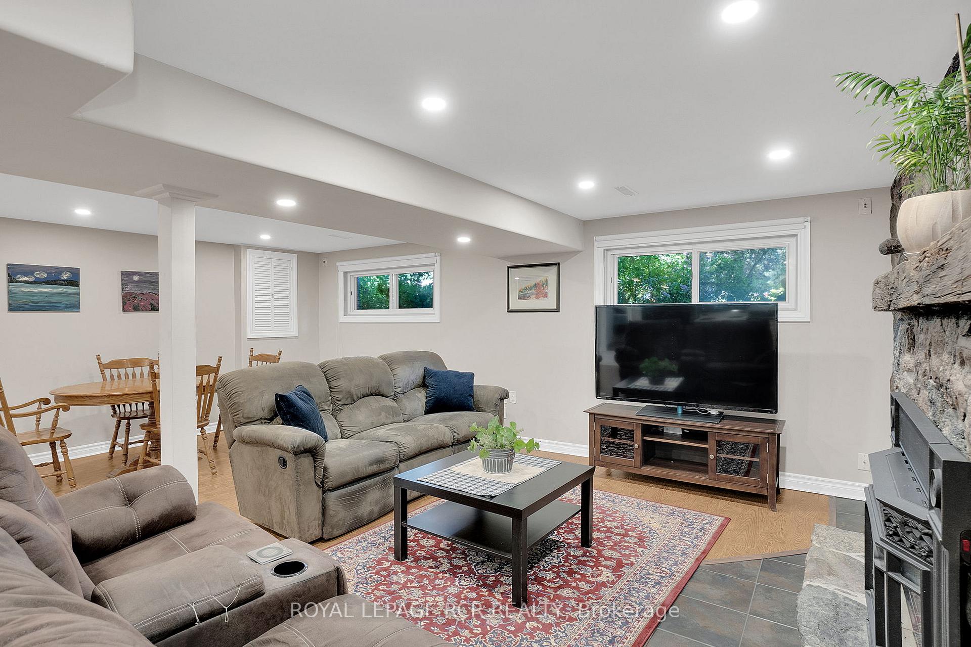 Photo 12 of 338 Marple Crescent, Caledon, Bolton North — HOMEH