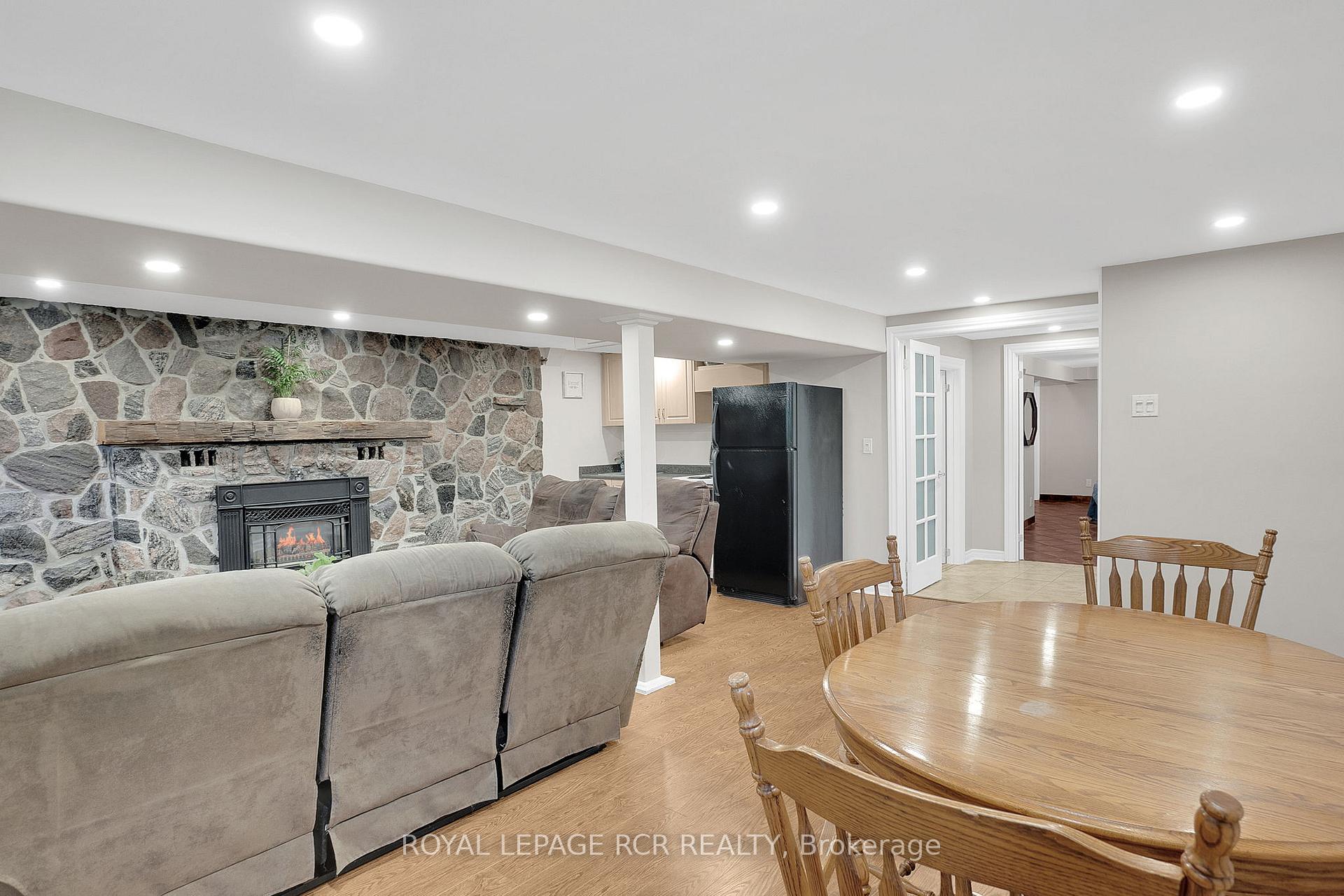Photo 13 of 338 Marple Crescent, Caledon, Bolton North — HOMEH