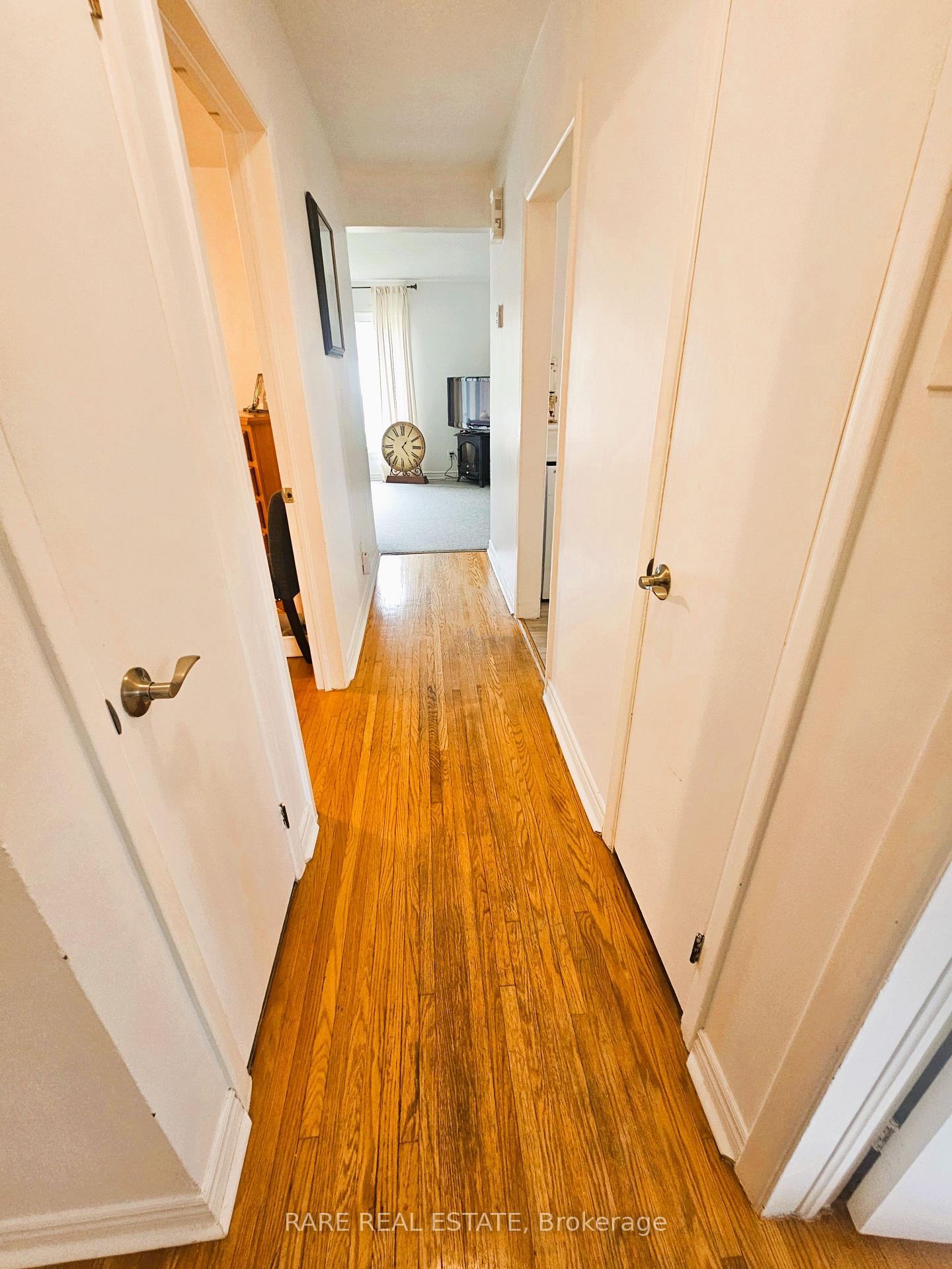 Photo 4 of Unit MAIN, 19 Howard Crescent, Barrie, Wellington — HOMEH