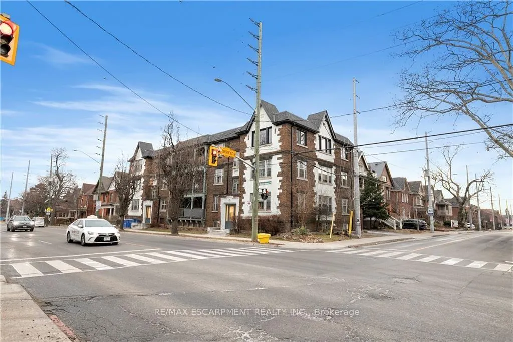 Photo 2 of Unit 11, 316 Aberdeen Avenue, Hamilton, Kirkendall — HOMEH