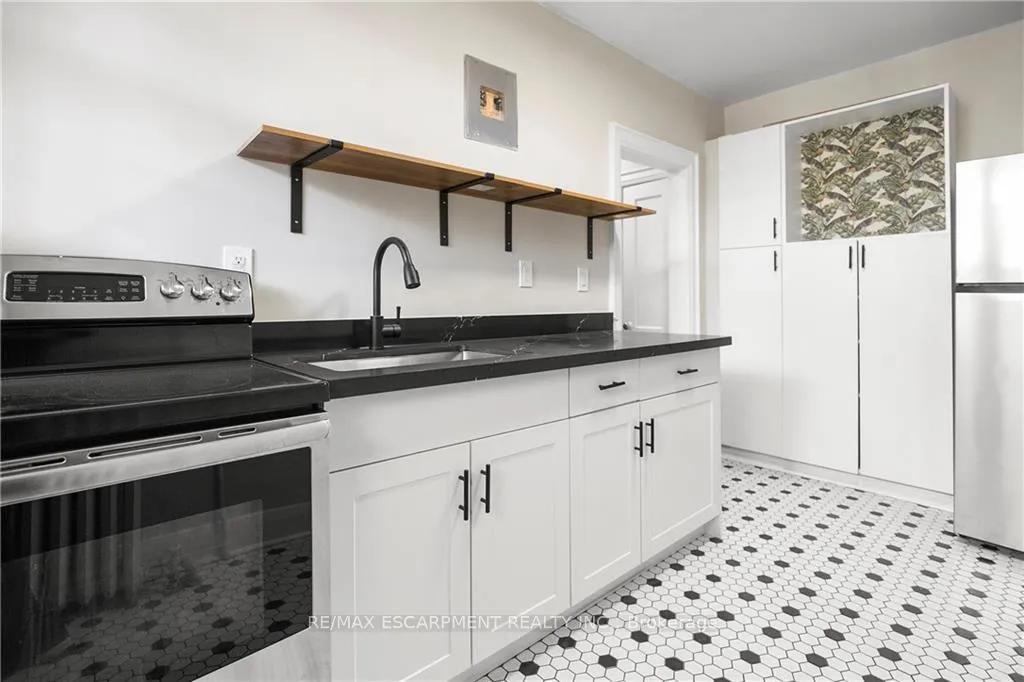 Photo 15 of Unit 11, 316 Aberdeen Avenue, Hamilton, Kirkendall — HOMEH
