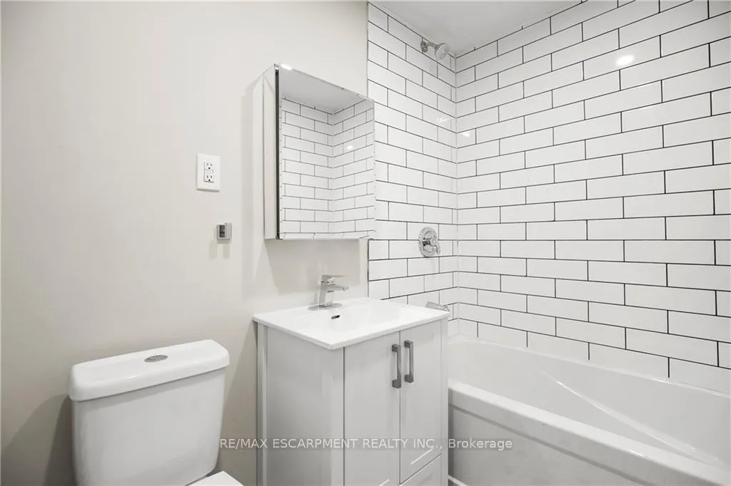Photo 18 of Unit 11, 316 Aberdeen Avenue, Hamilton, Kirkendall — HOMEH