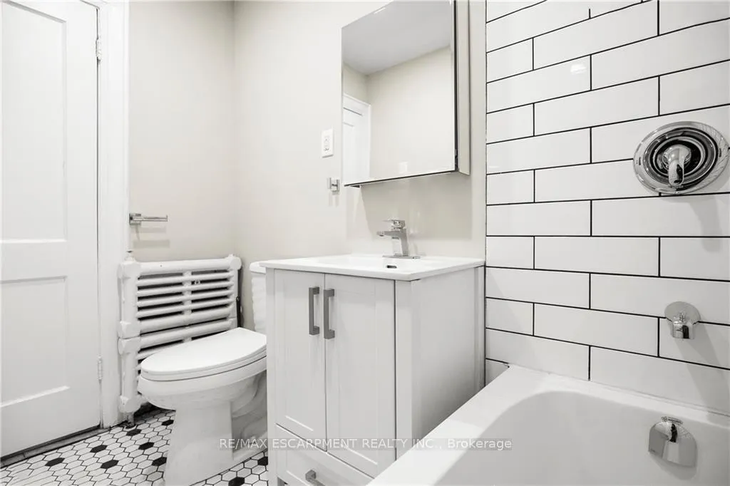 Photo 19 of Unit 11, 316 Aberdeen Avenue, Hamilton, Kirkendall — HOMEH