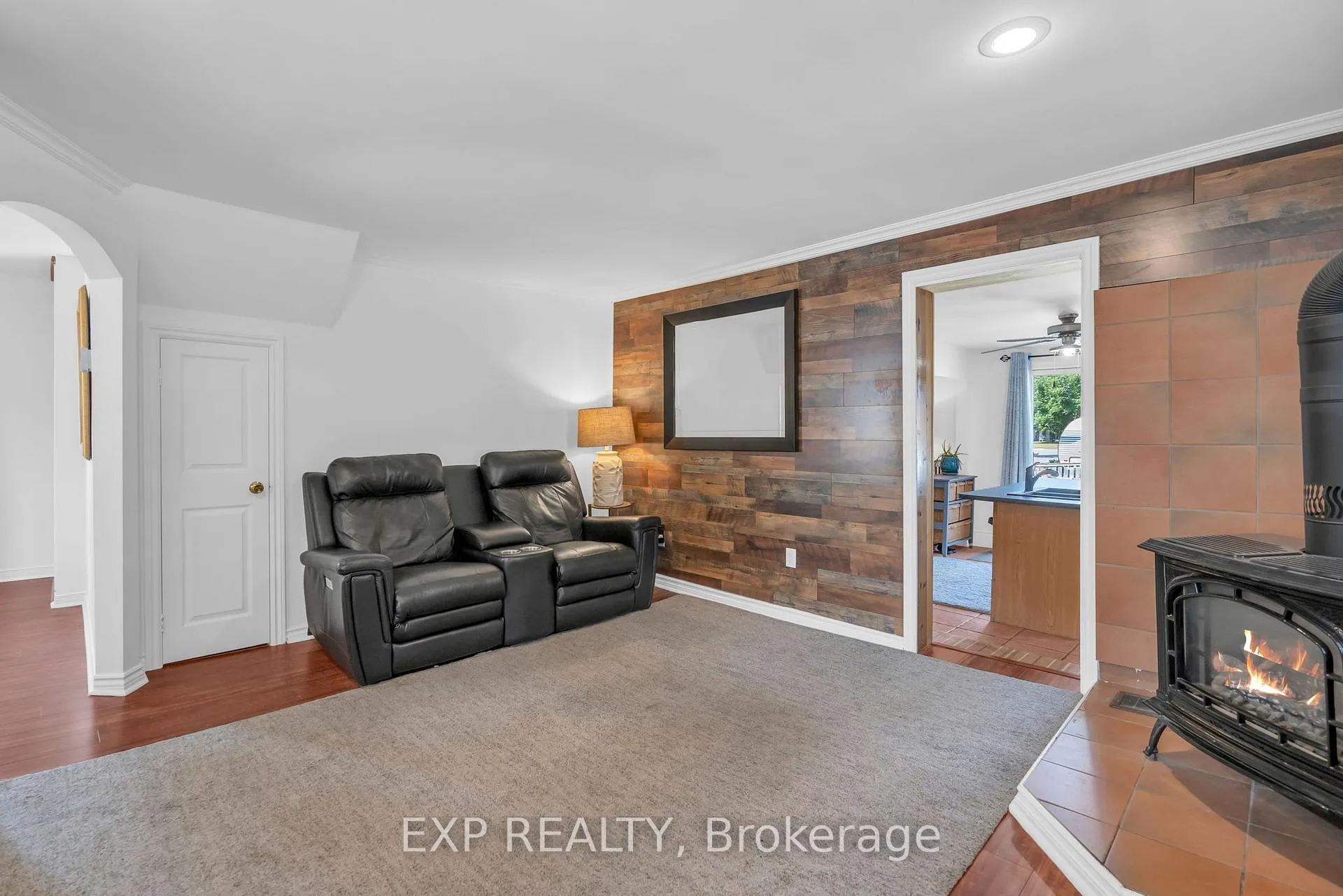 Photo 3 of 16 Maple Street S, Brock, Sunderland — HOMEH