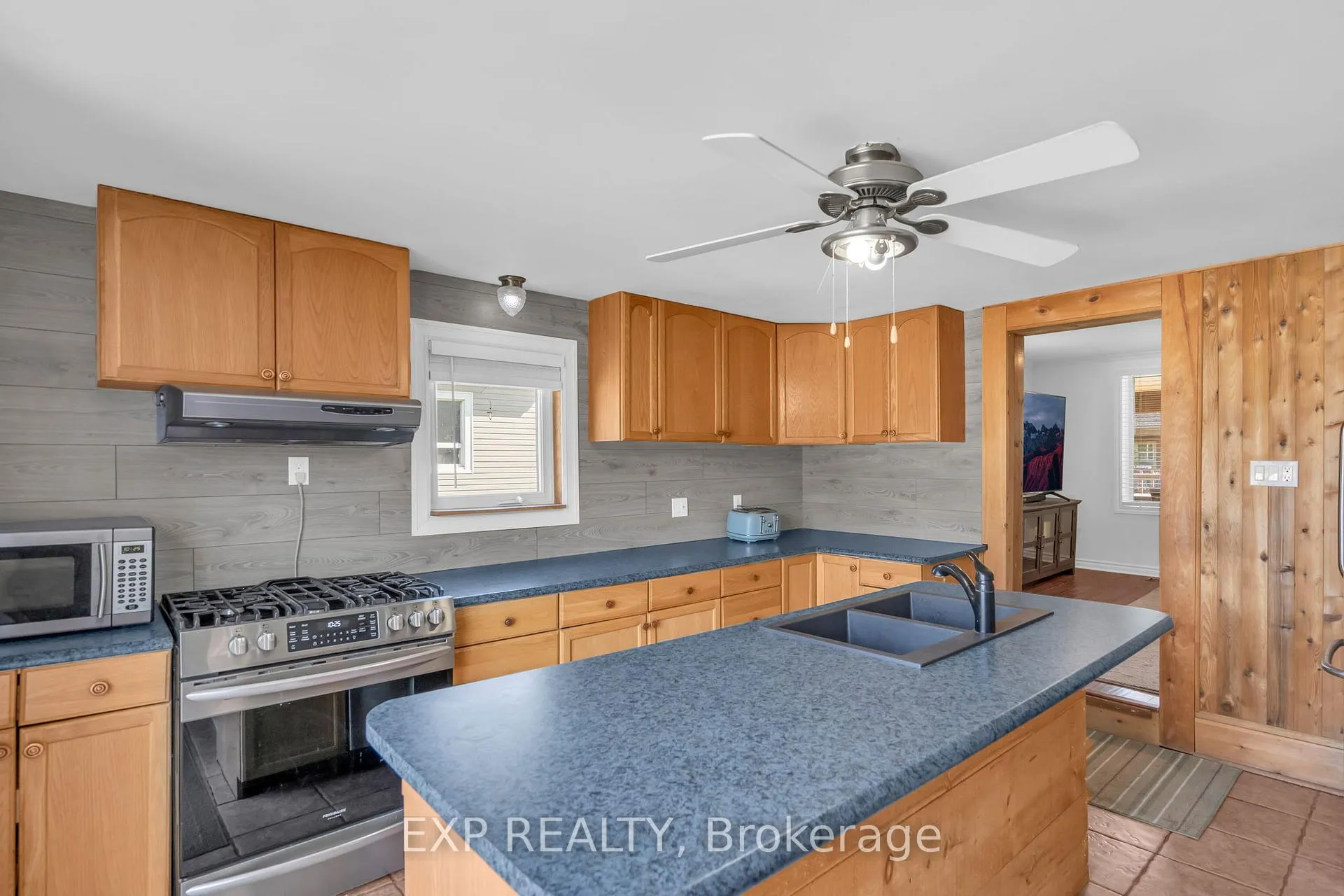Photo 8 of 16 Maple Street S, Brock, Sunderland — HOMEH