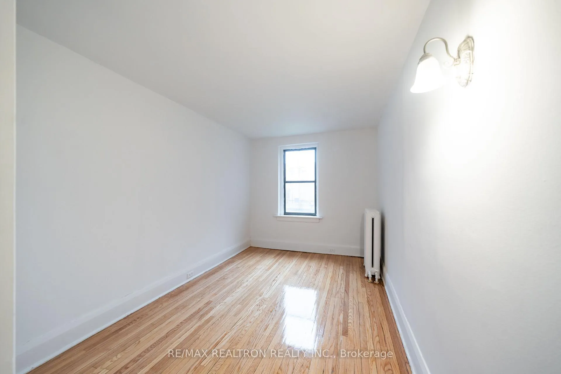 Photo 2 of Unit 39, 4 Kingston Road, Toronto, Woodbine Corridor — HOMEH