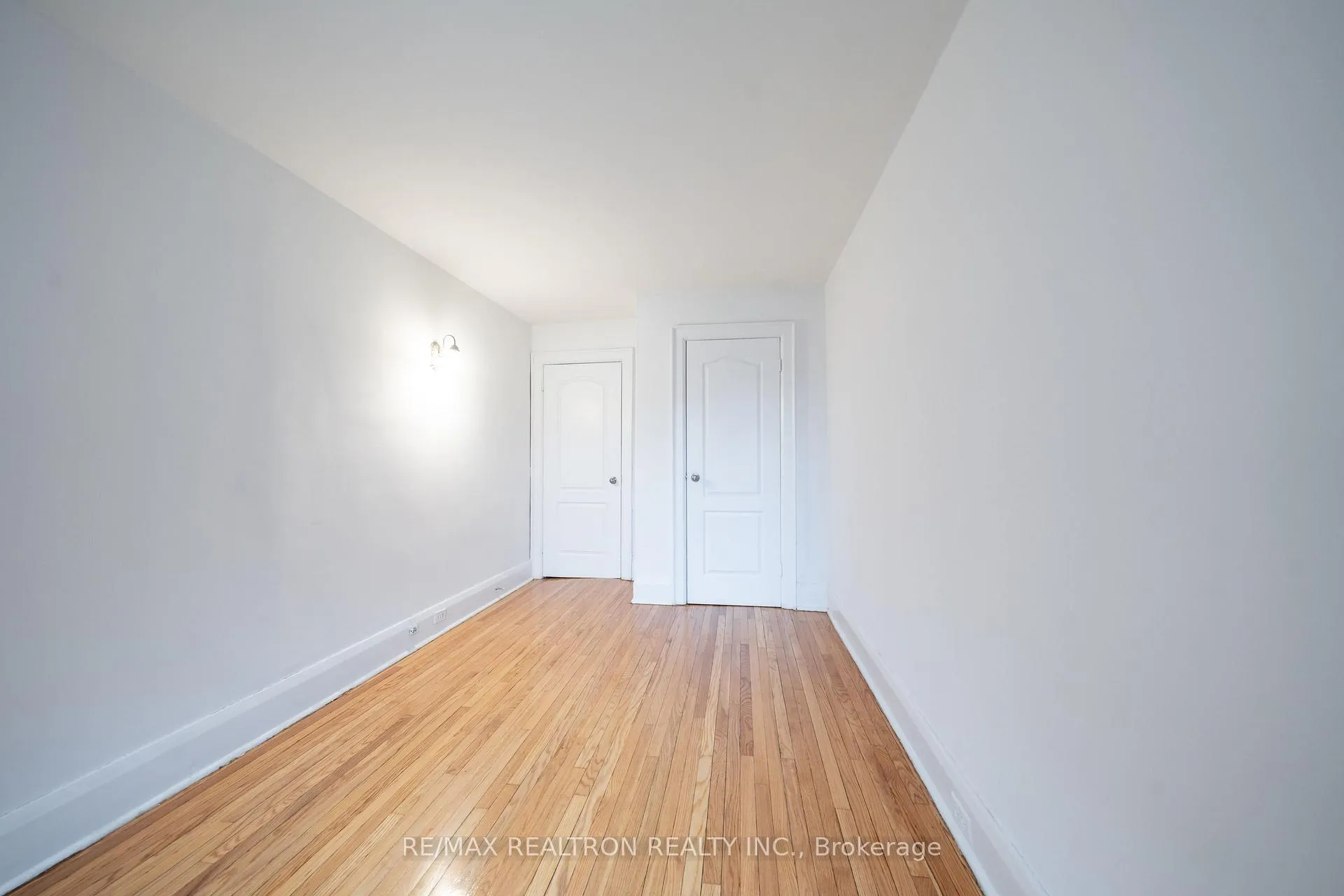 Photo 3 of Unit 39, 4 Kingston Road, Toronto, Woodbine Corridor — HOMEH