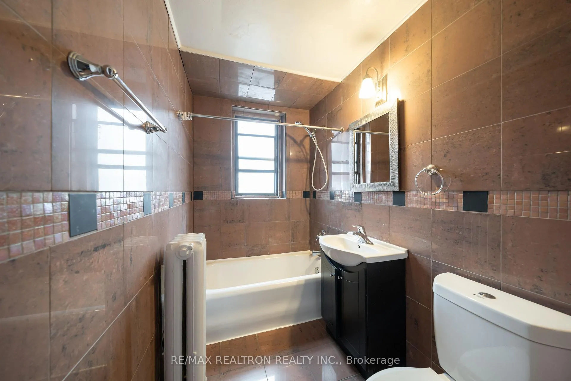 Photo 6 of Unit 39, 4 Kingston Road, Toronto, Woodbine Corridor — HOMEH