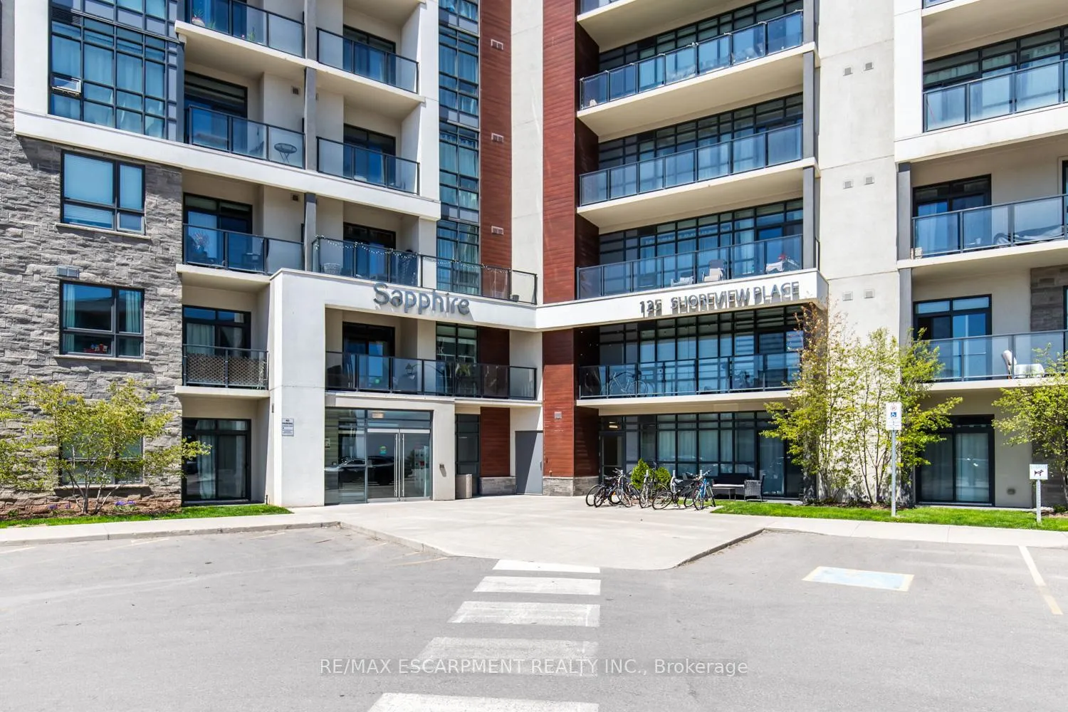Front of Unit 116, 125 Shoreview Place