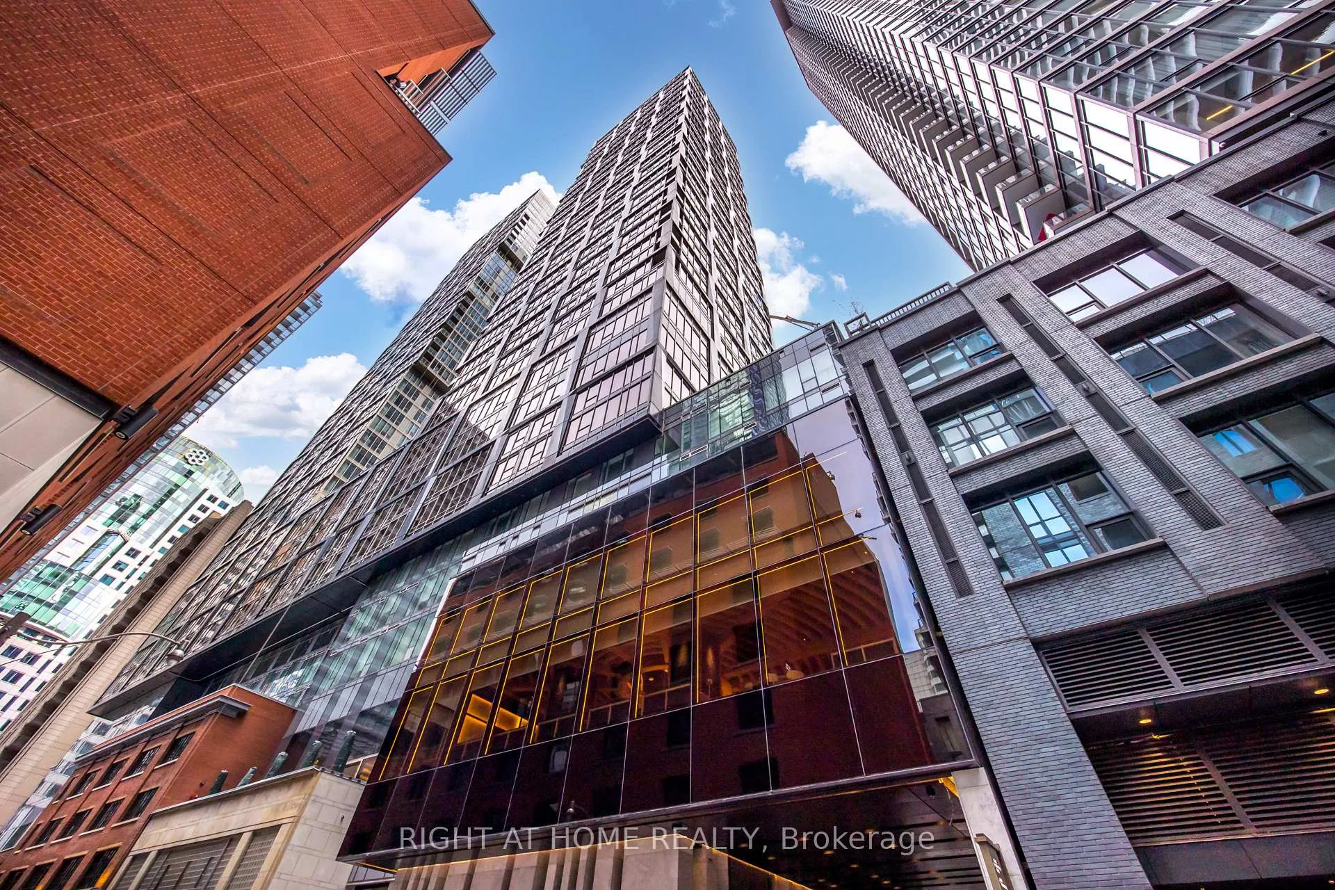 Front of Unit 3412, 35 Mercer Street N