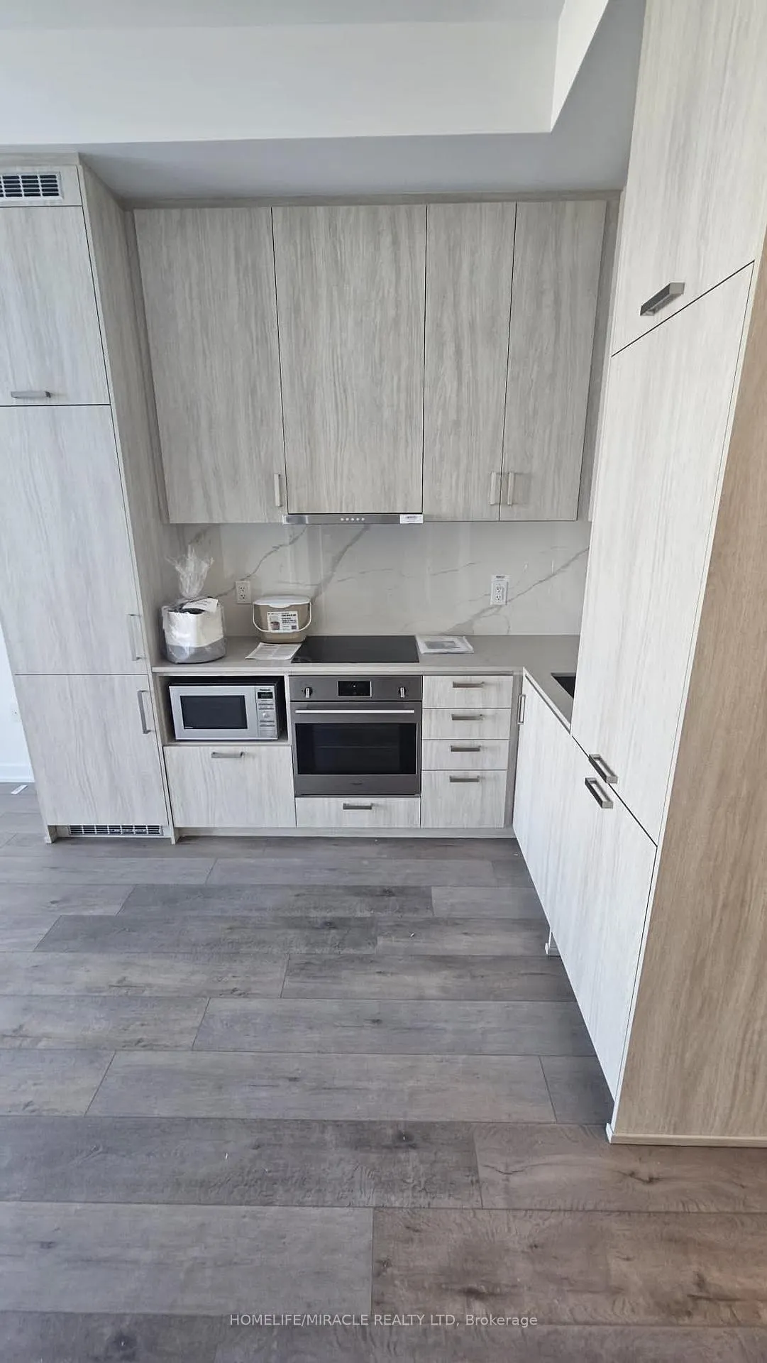 Photo 4 of Unit 312, 60 Honeycrisp Crescent, Vaughan, Vaughan Corporate Centre — HOMEH