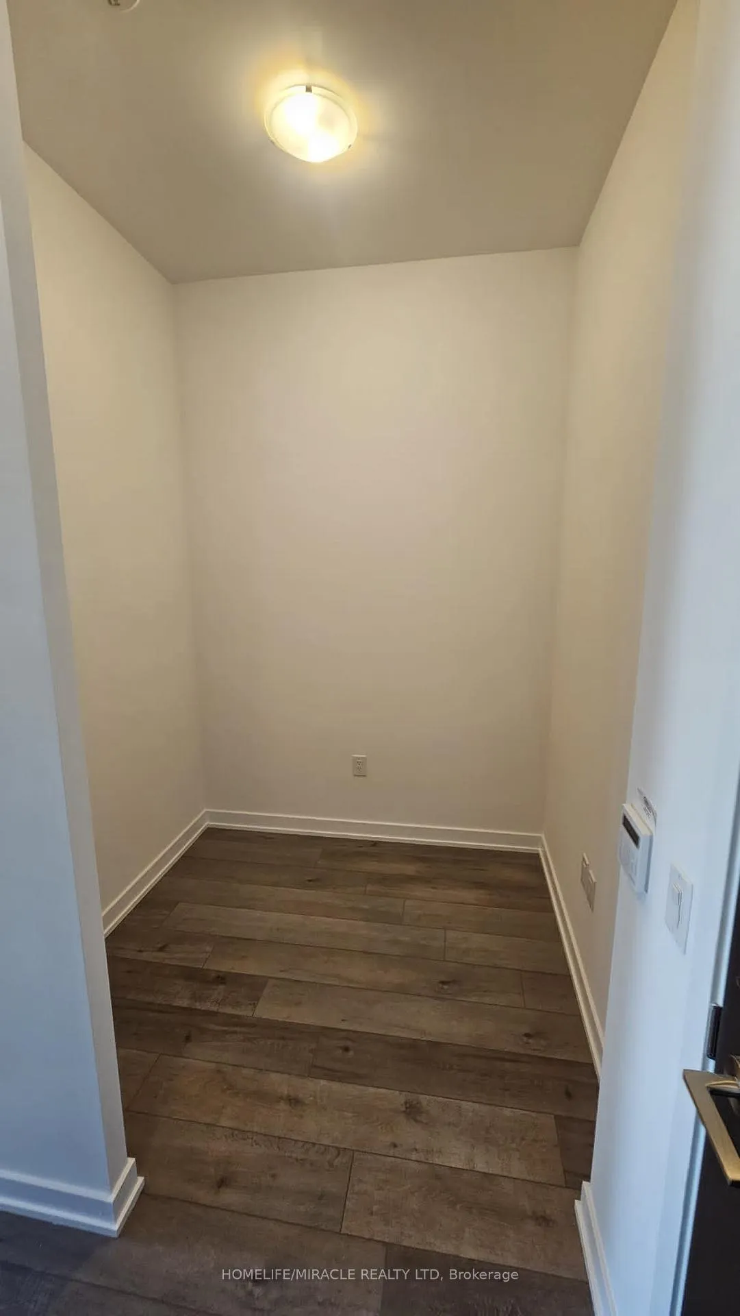 Photo 8 of Unit 312, 60 Honeycrisp Crescent, Vaughan, Vaughan Corporate Centre — HOMEH