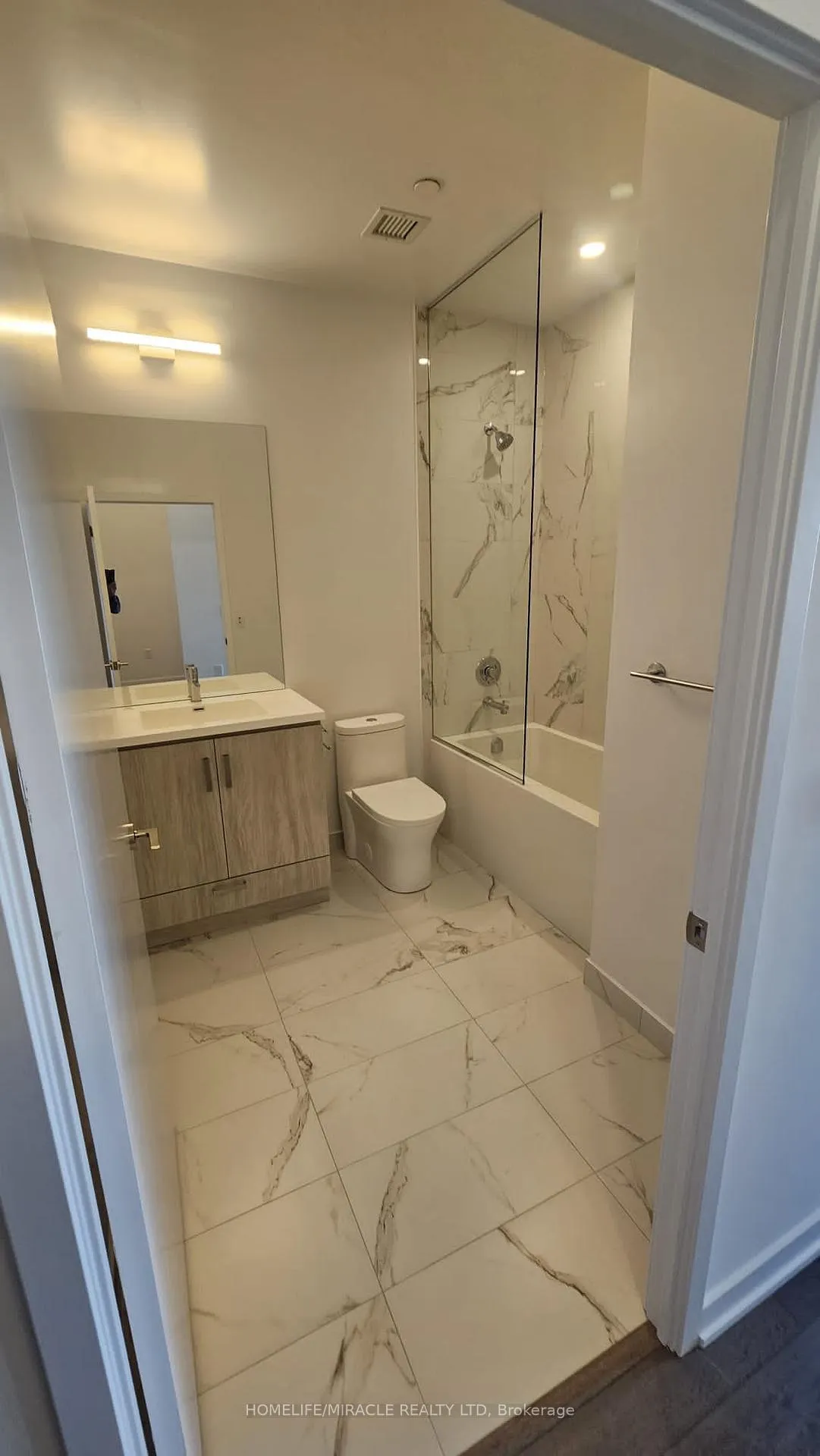Photo 9 of Unit 312, 60 Honeycrisp Crescent, Vaughan, Vaughan Corporate Centre — HOMEH