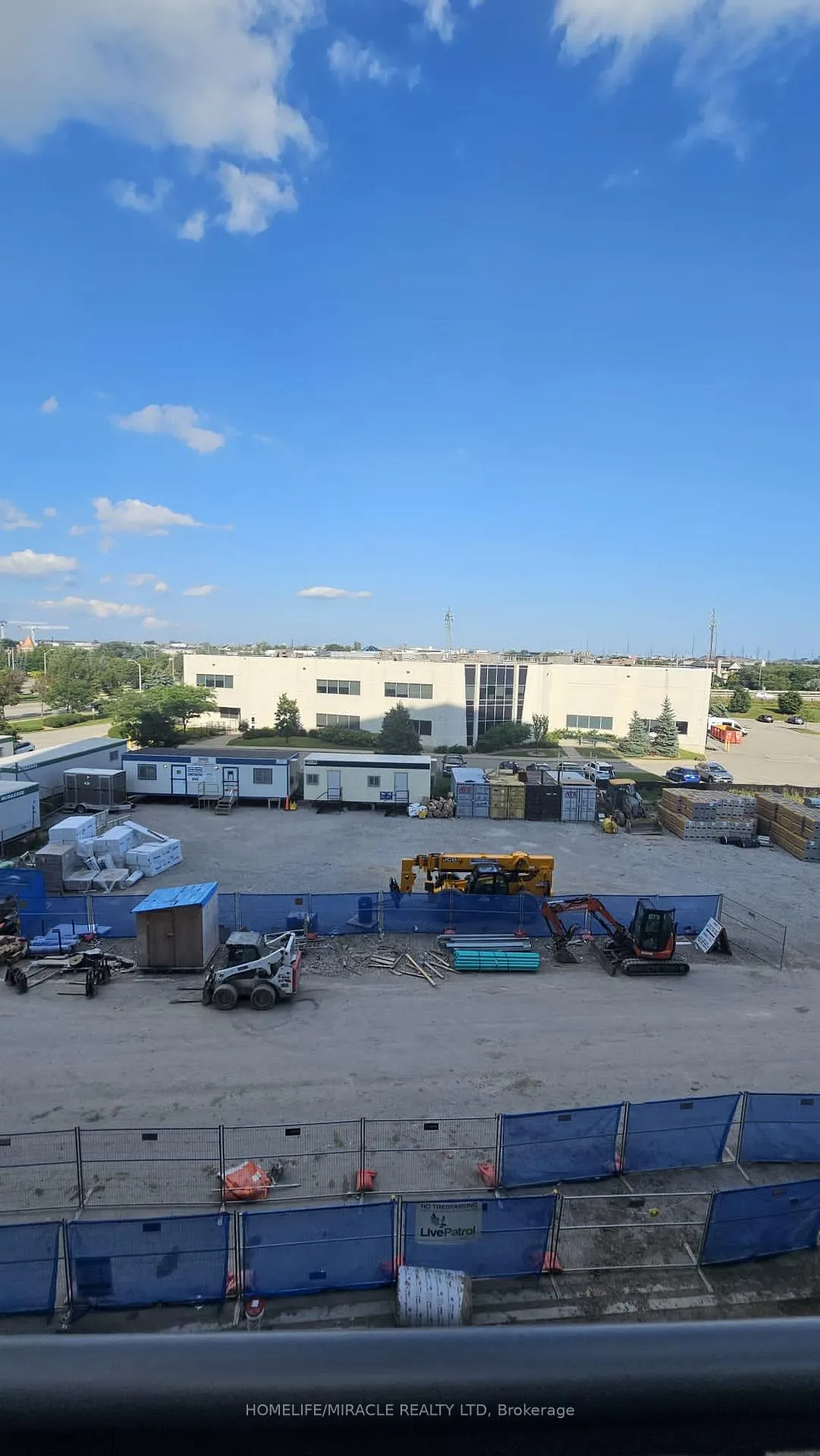 Photo 11 of Unit 312, 60 Honeycrisp Crescent, Vaughan, Vaughan Corporate Centre — HOMEH