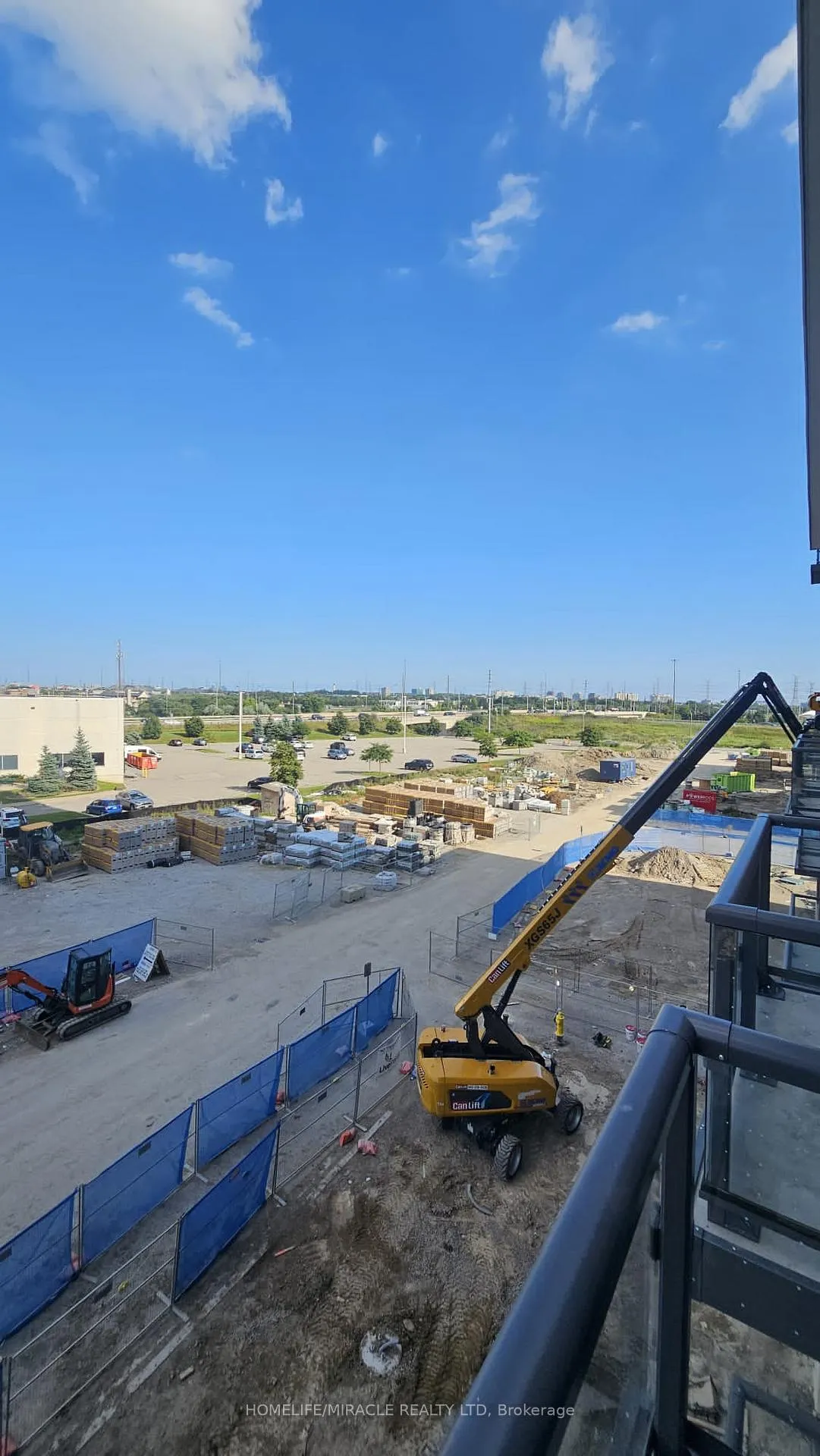 Photo 12 of Unit 312, 60 Honeycrisp Crescent, Vaughan, Vaughan Corporate Centre — HOMEH