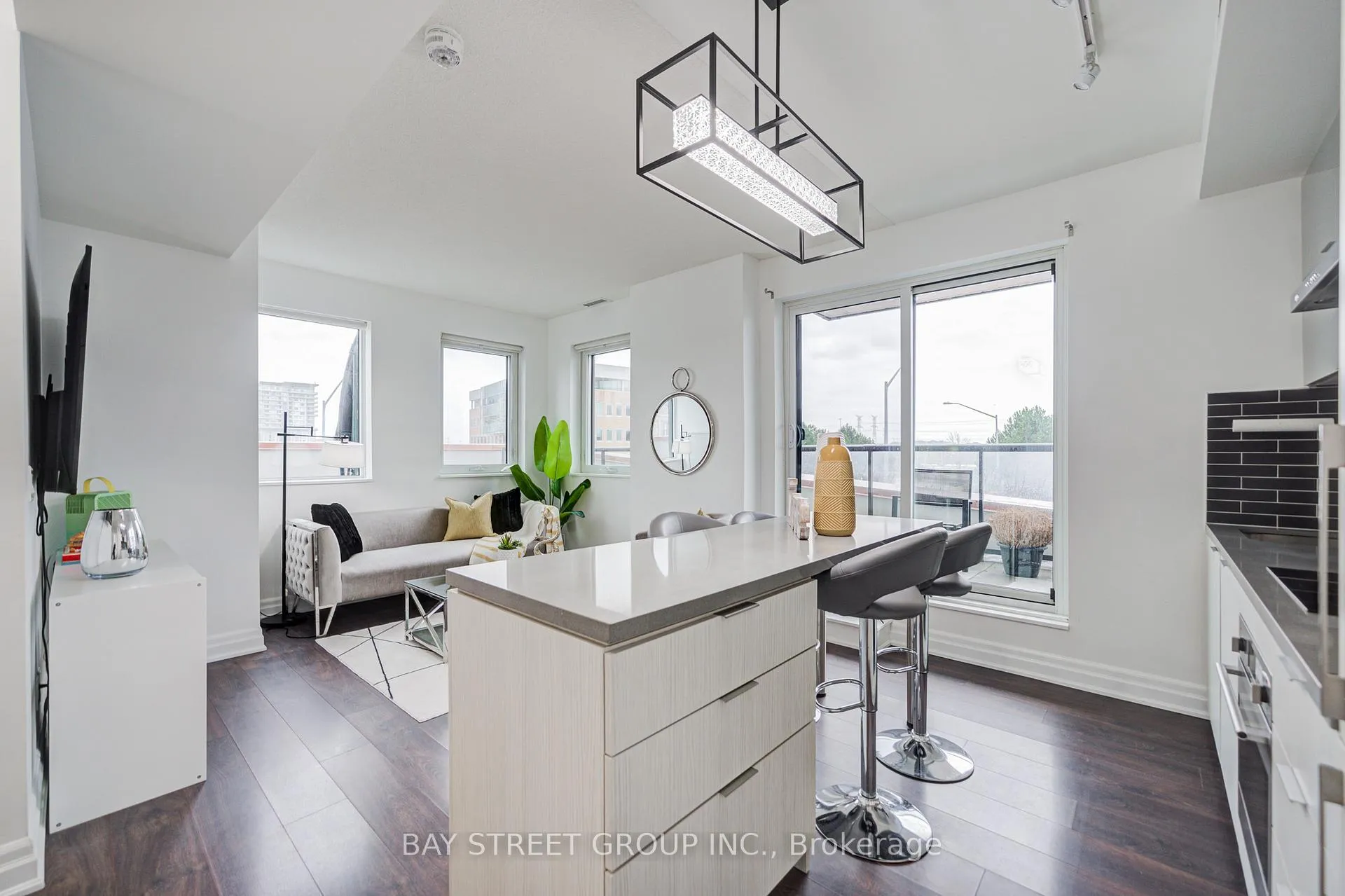 Photo 7 of Unit 302, 8 Rouge Valley Drive W, Markham, Unionville — HOMEH