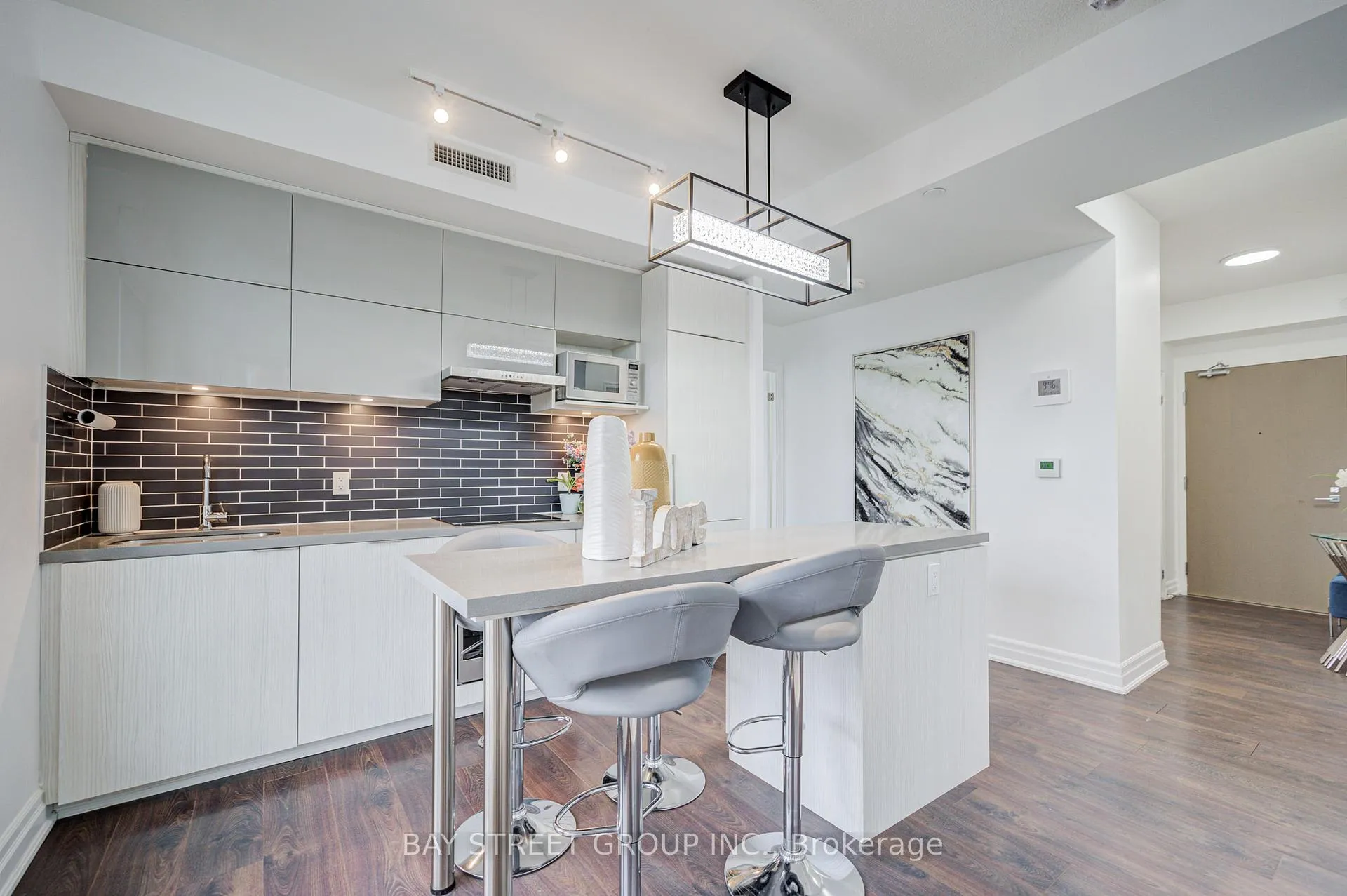 Photo 8 of Unit 302, 8 Rouge Valley Drive W, Markham, Unionville — HOMEH
