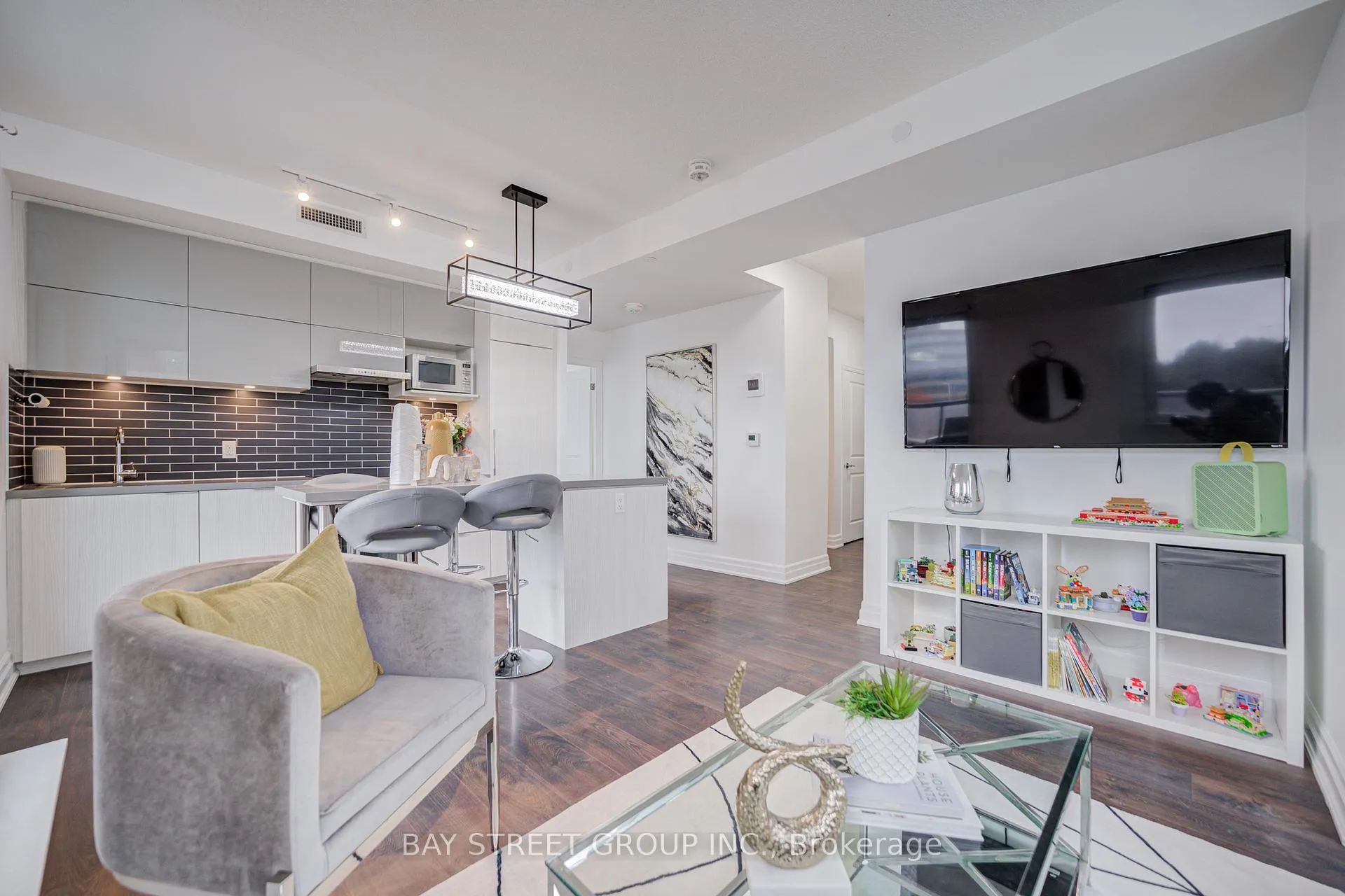 Photo 15 of Unit 302, 8 Rouge Valley Drive W, Markham, Unionville — HOMEH