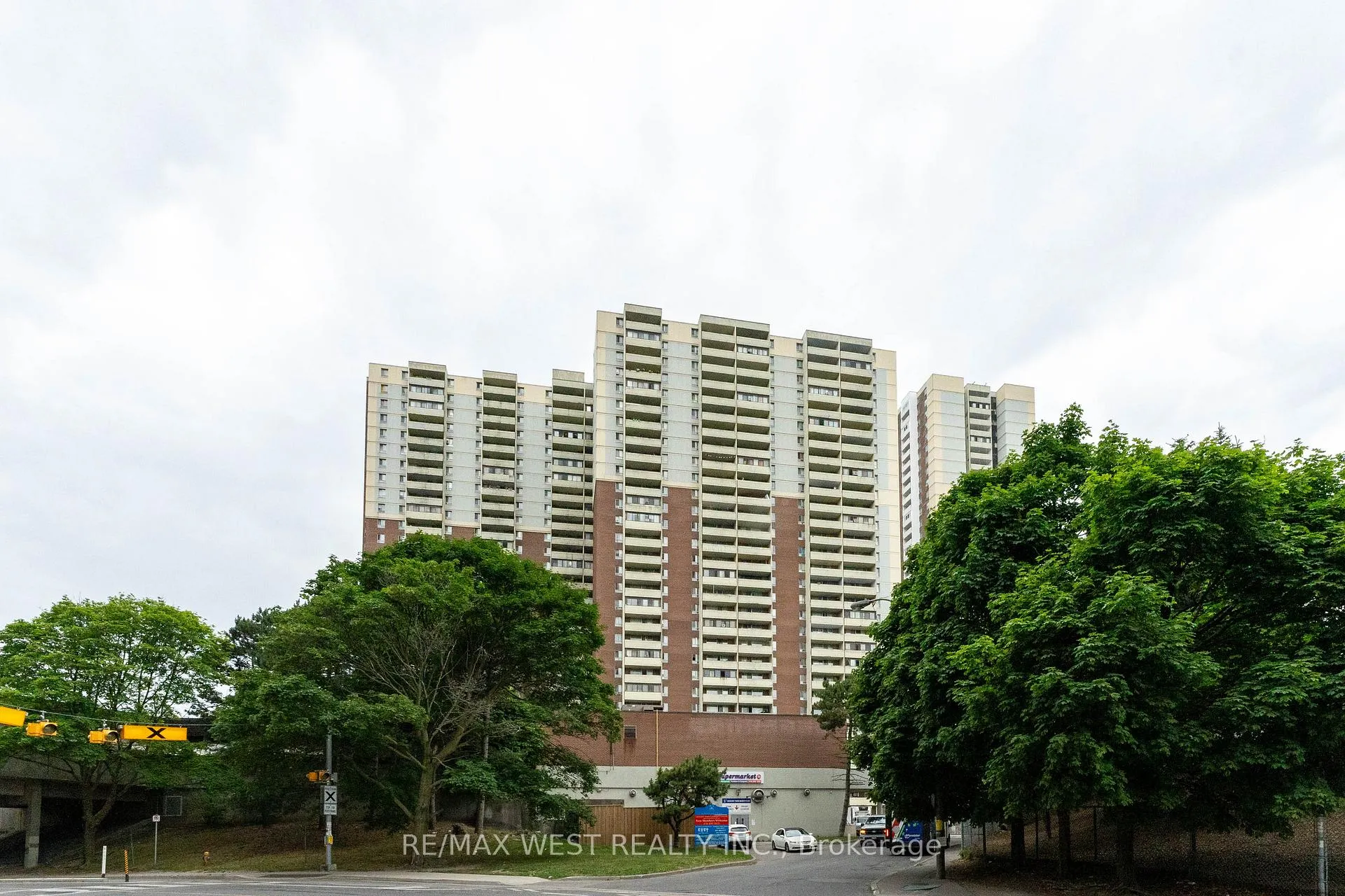 Photo 2 of Unit PH5, 5 Massey Square, Toronto, Crescent Town — HOMEH