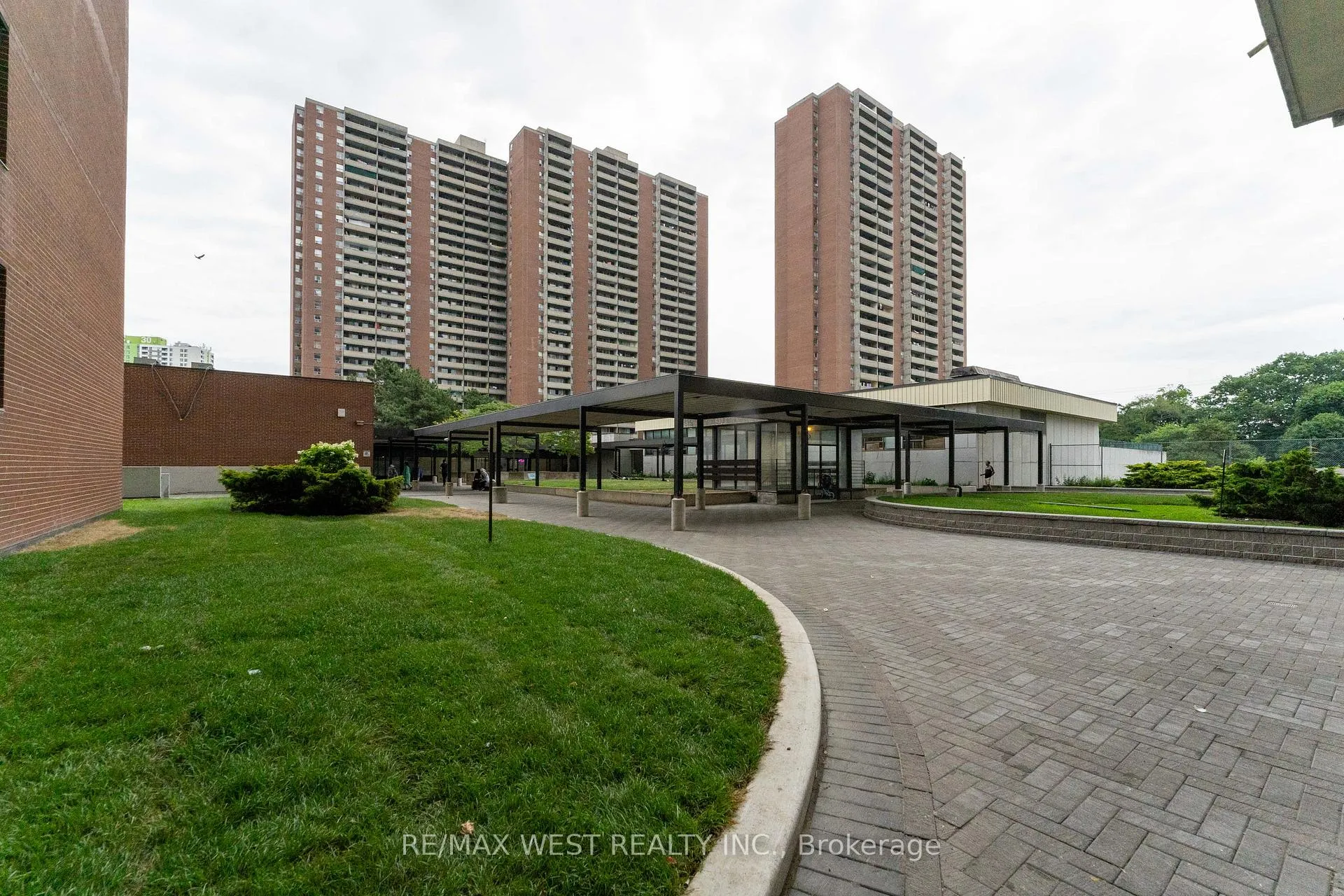 Photo 32 of Unit PH5, 5 Massey Square, Toronto, Crescent Town — HOMEH