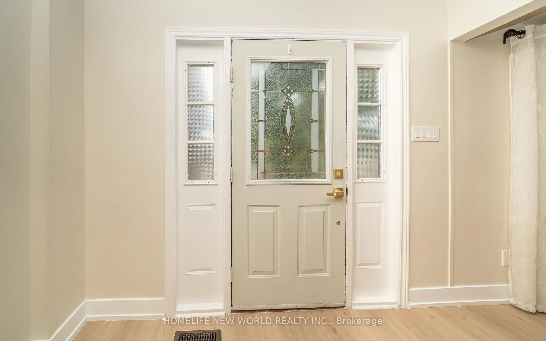 Photo 3 of 296 John Bowser Crescent, Newmarket, Glenway Estates — HOMEH