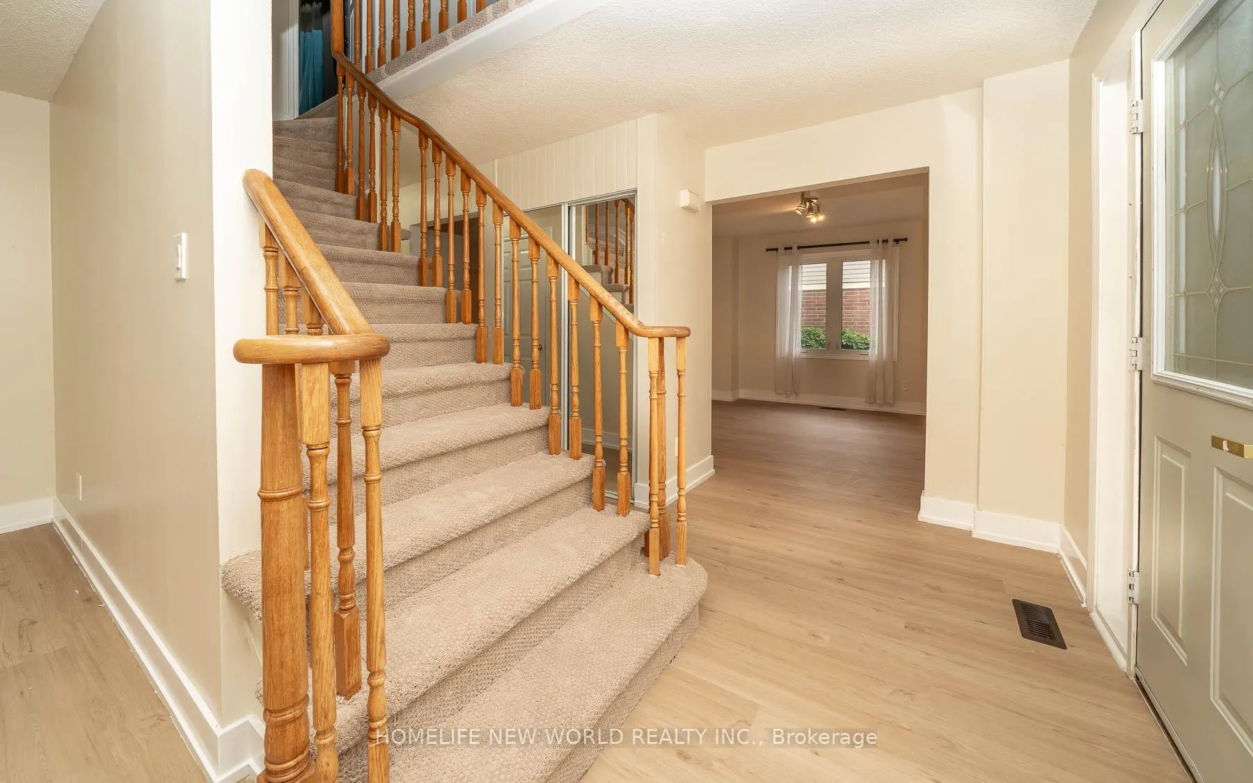 Photo 5 of 296 John Bowser Crescent, Newmarket, Glenway Estates — HOMEH