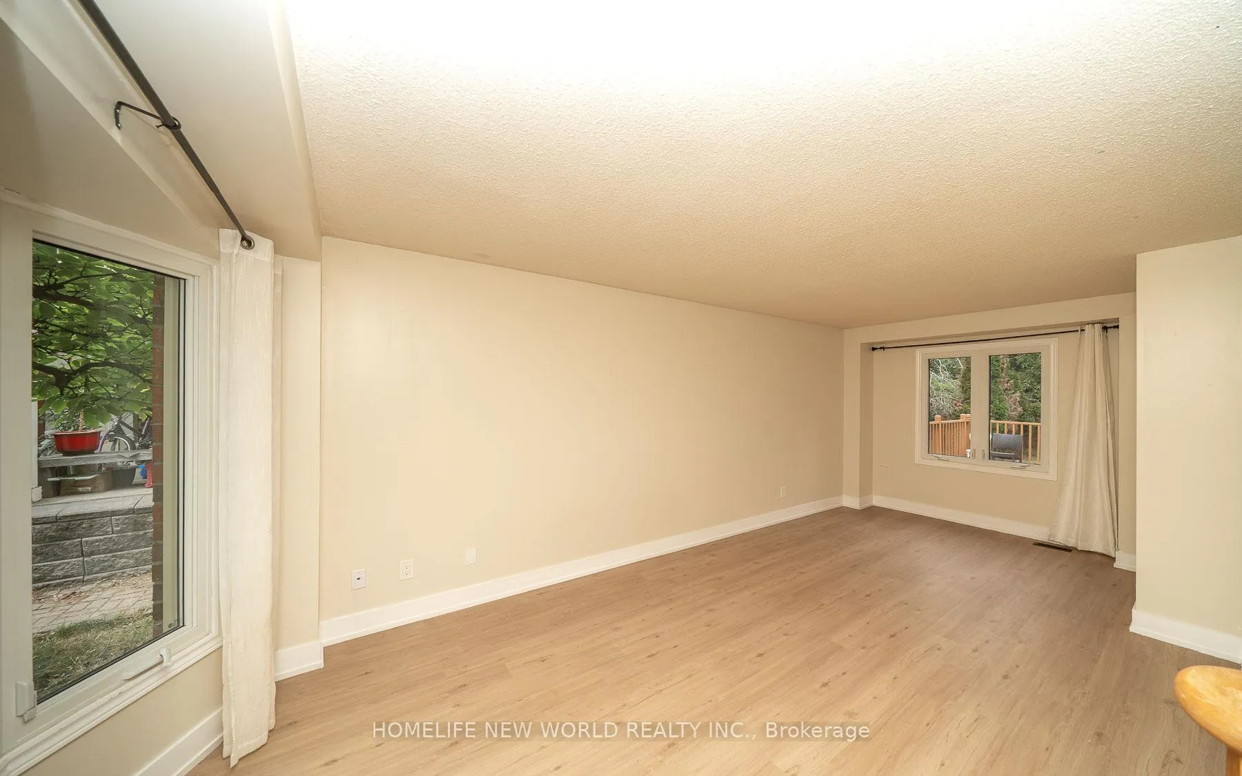 Photo 6 of 296 John Bowser Crescent, Newmarket, Glenway Estates — HOMEH
