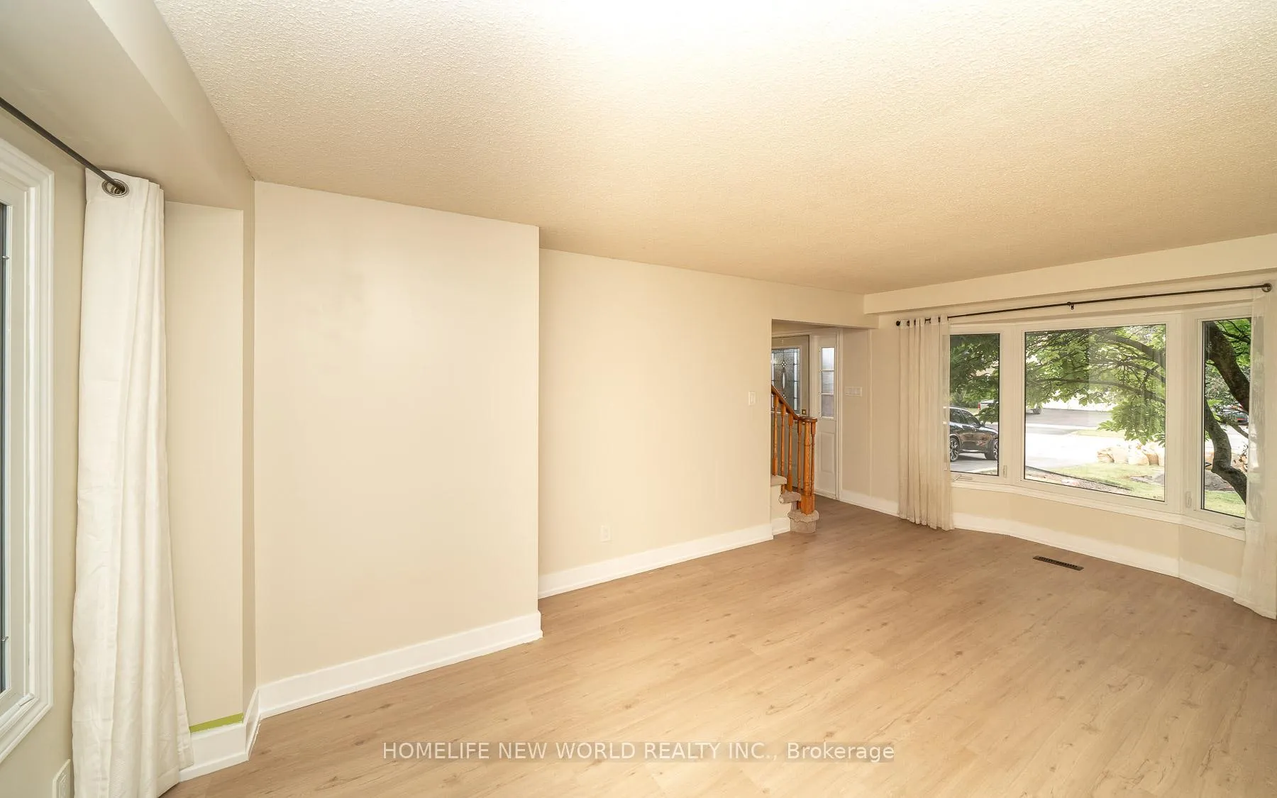 Photo 7 of 296 John Bowser Crescent, Newmarket, Glenway Estates — HOMEH
